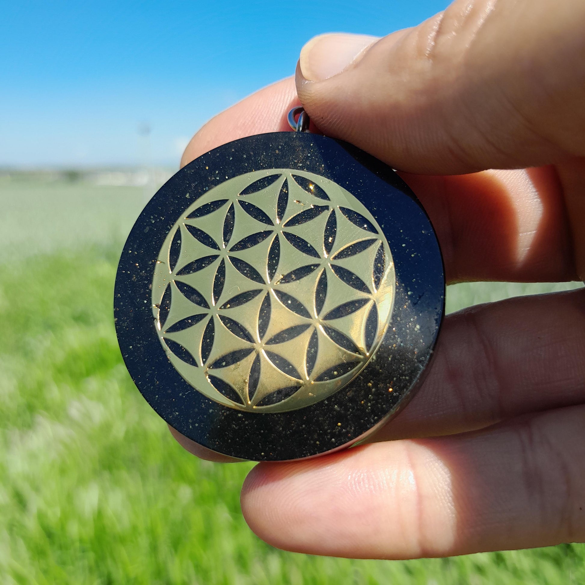 Llavero Orgonita Flor de la Vida con Shunguita- Protector 5G- Orgone Energy