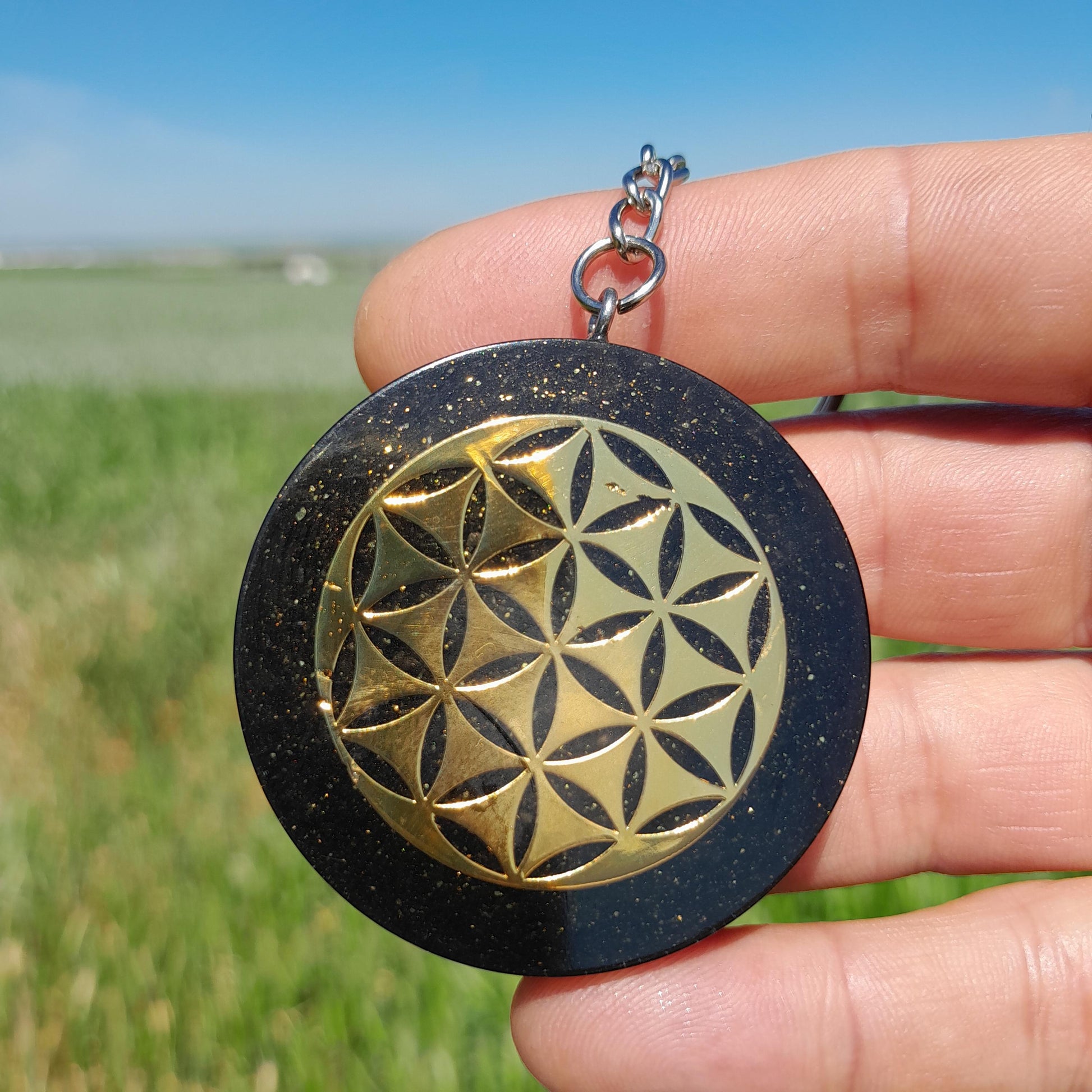 Llavero Orgonita Flor de la Vida con Shunguita- Protector 5G- Orgone Energy