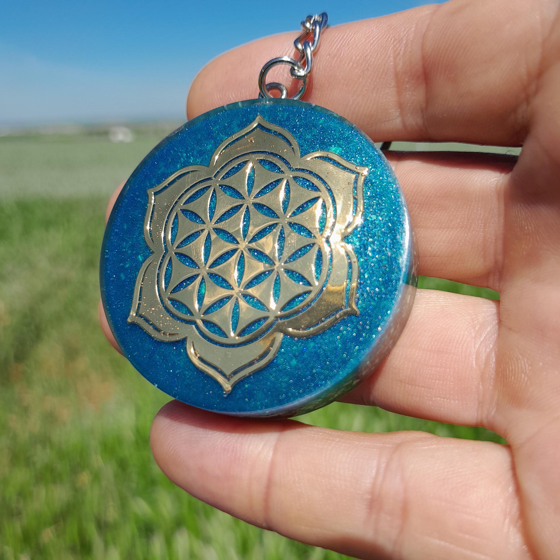 Llavero Orgonita Flor de la Vida con Flor de Loto Azul con Shunguita- Orgonite Keychain