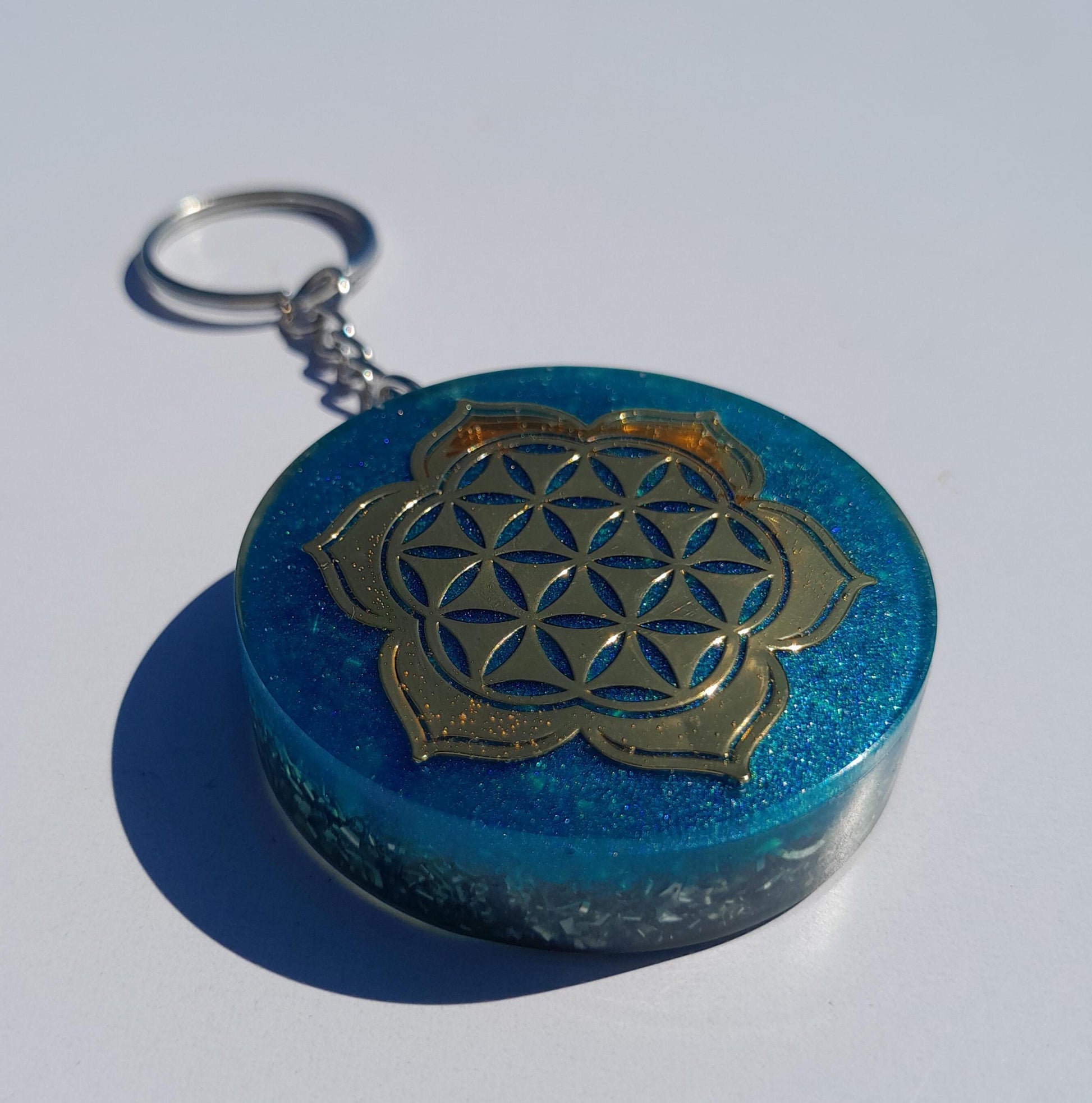 Llavero Orgonita Flor de la Vida con Flor de Loto Azul con Shunguita- Orgonite Keychain