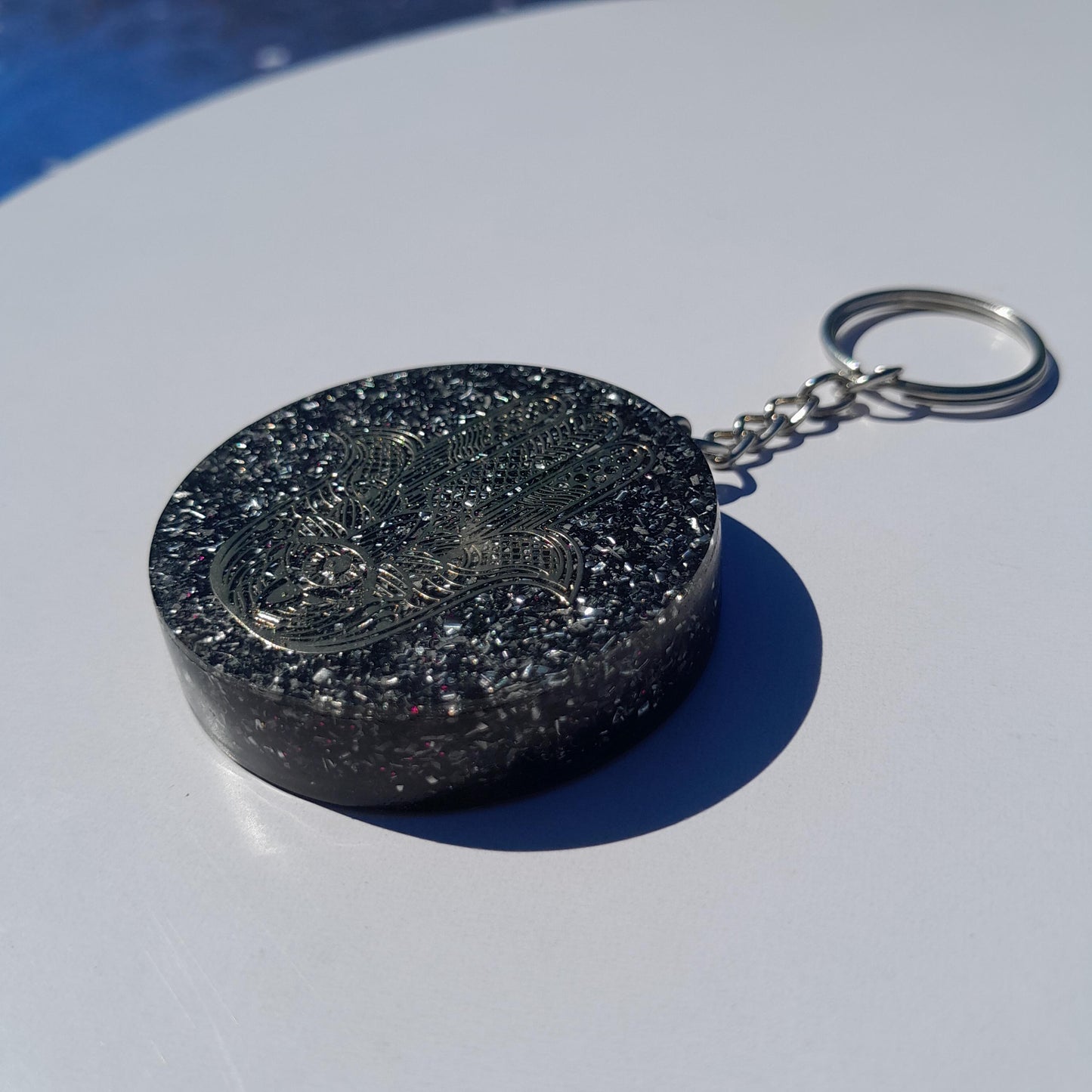 Llavero Orgonita mano de Fátima con Shunguita- Orgonite Keychain