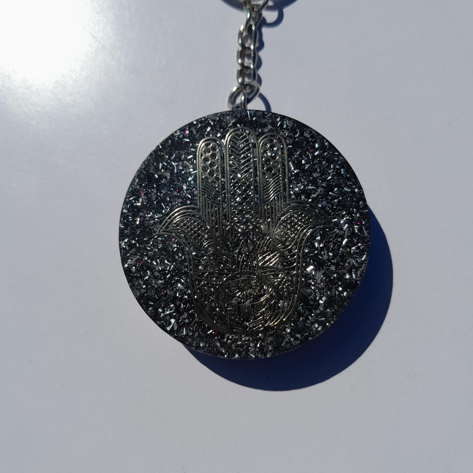 Llavero Orgonita mano de Fátima con Shunguita- Orgonite Keychain