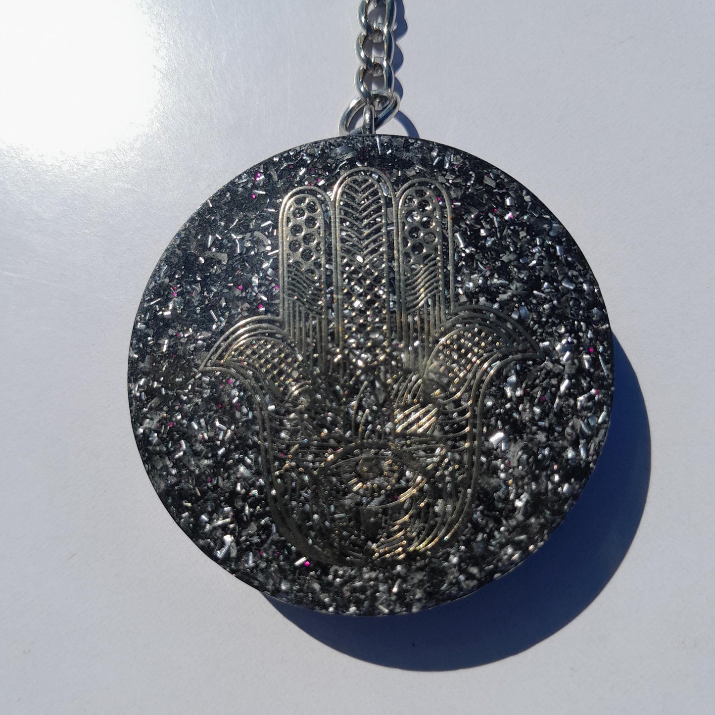 Llavero Orgonita mano de Fátima con Shunguita- Orgonite Keychain