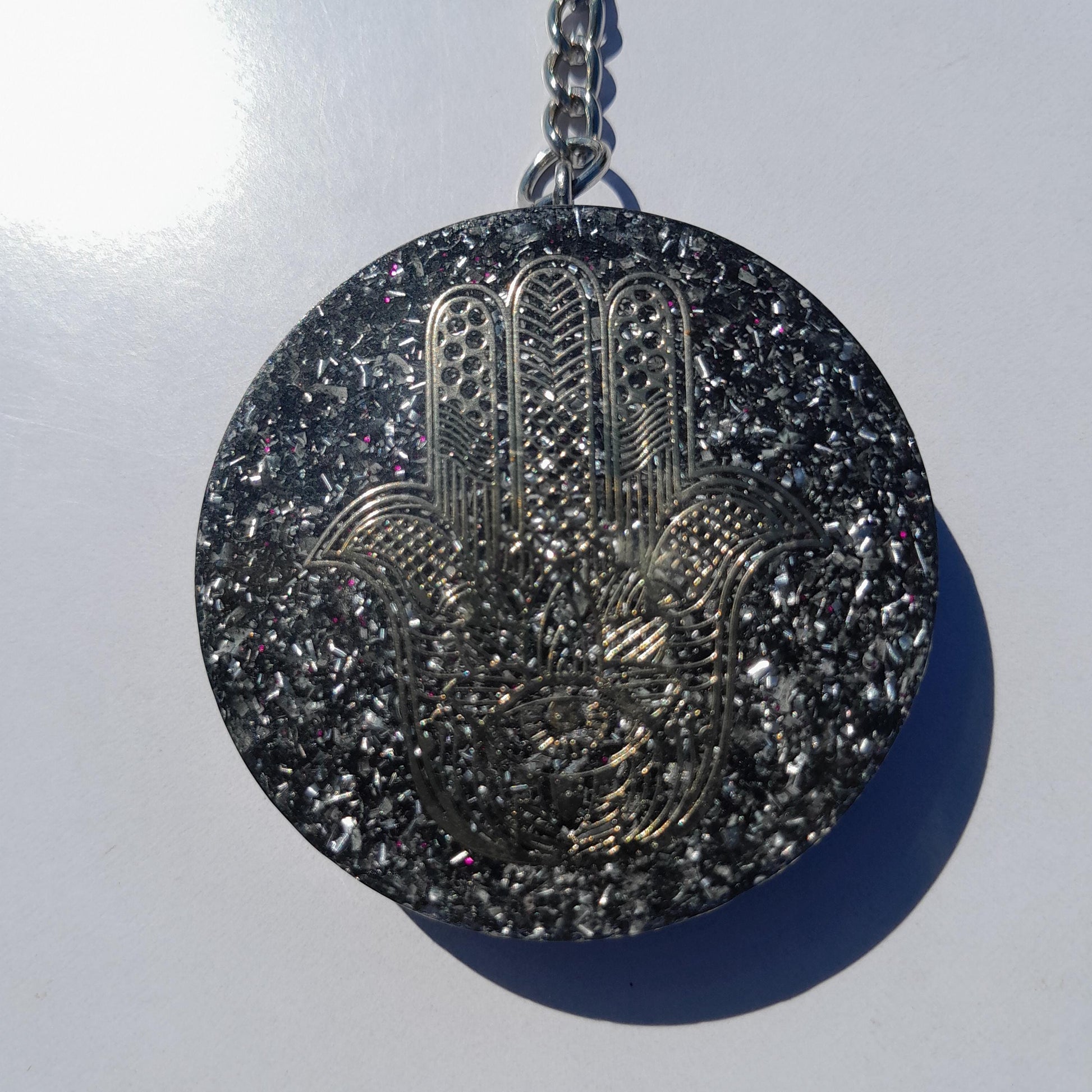 Llavero Orgonita mano de Fátima con Shunguita- Orgonite Keychain