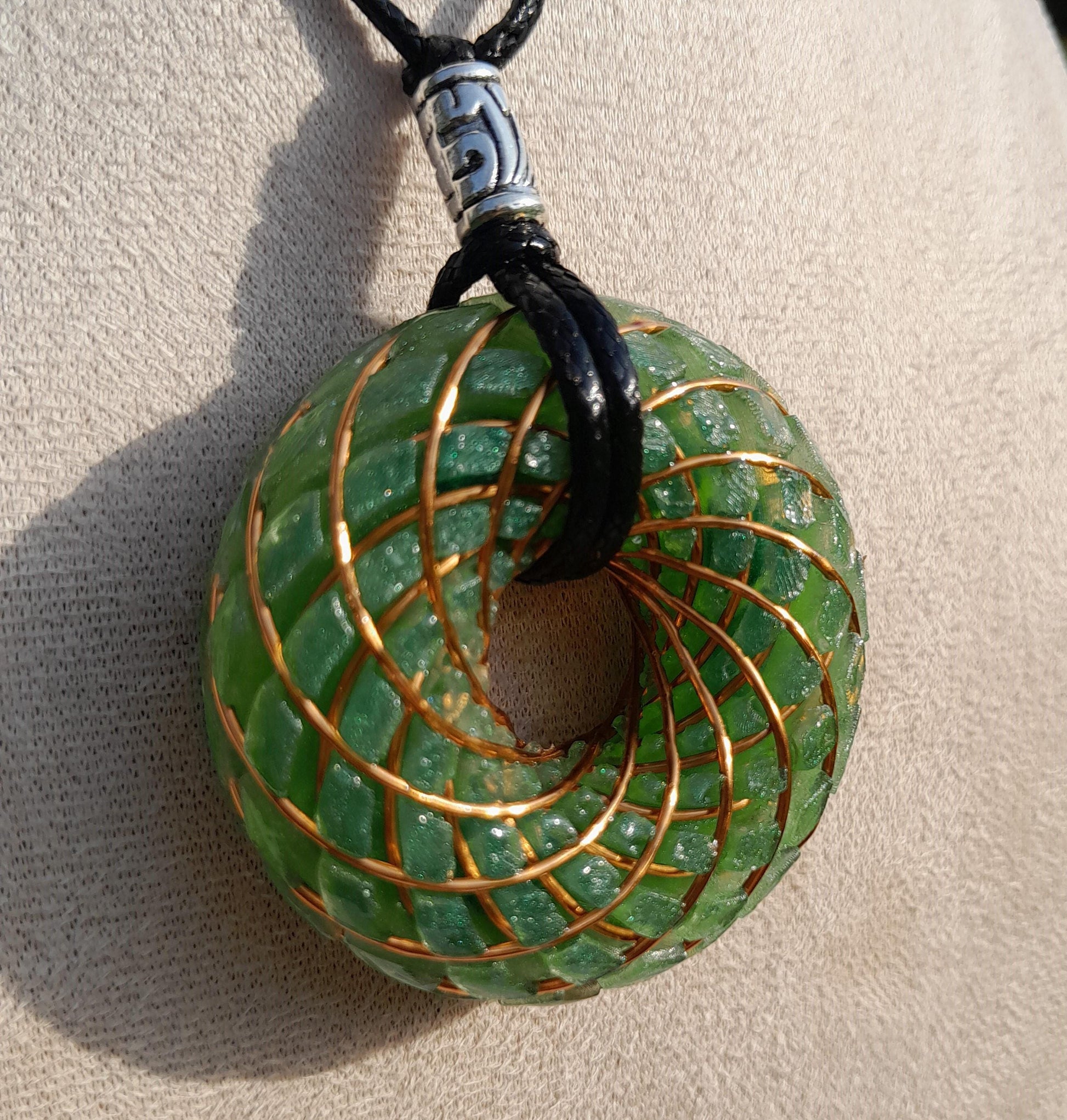 Bobina Torus Rodin Azul con Aventurina Verde- 50mm- Generador de Ondas de Vórtice
