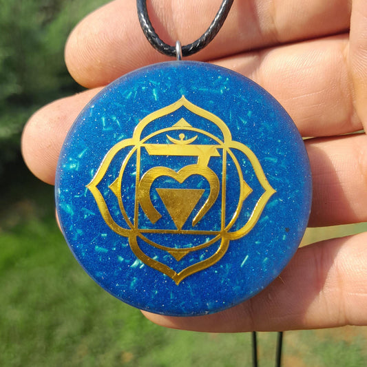 Colgante Orgonita Chakra Muladhara con Shungita Azul | Protección 5G, EMF, Energía Orgone, Hecho a Mano
