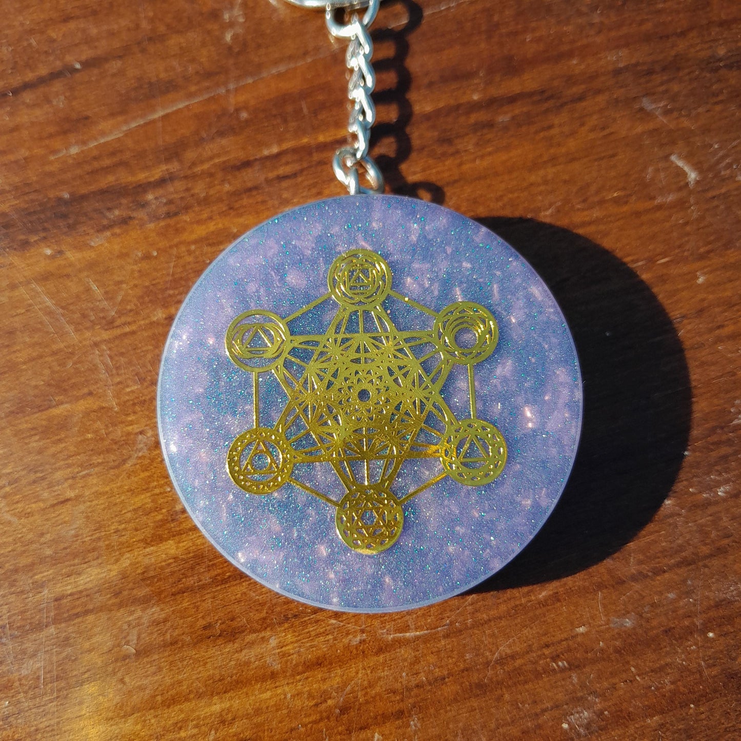 Llavero Orgonita Violeta Cubo de Metatron con Shunguita - Orgone Keychain, Amuleto Espiritual para Equilibrio y Energía