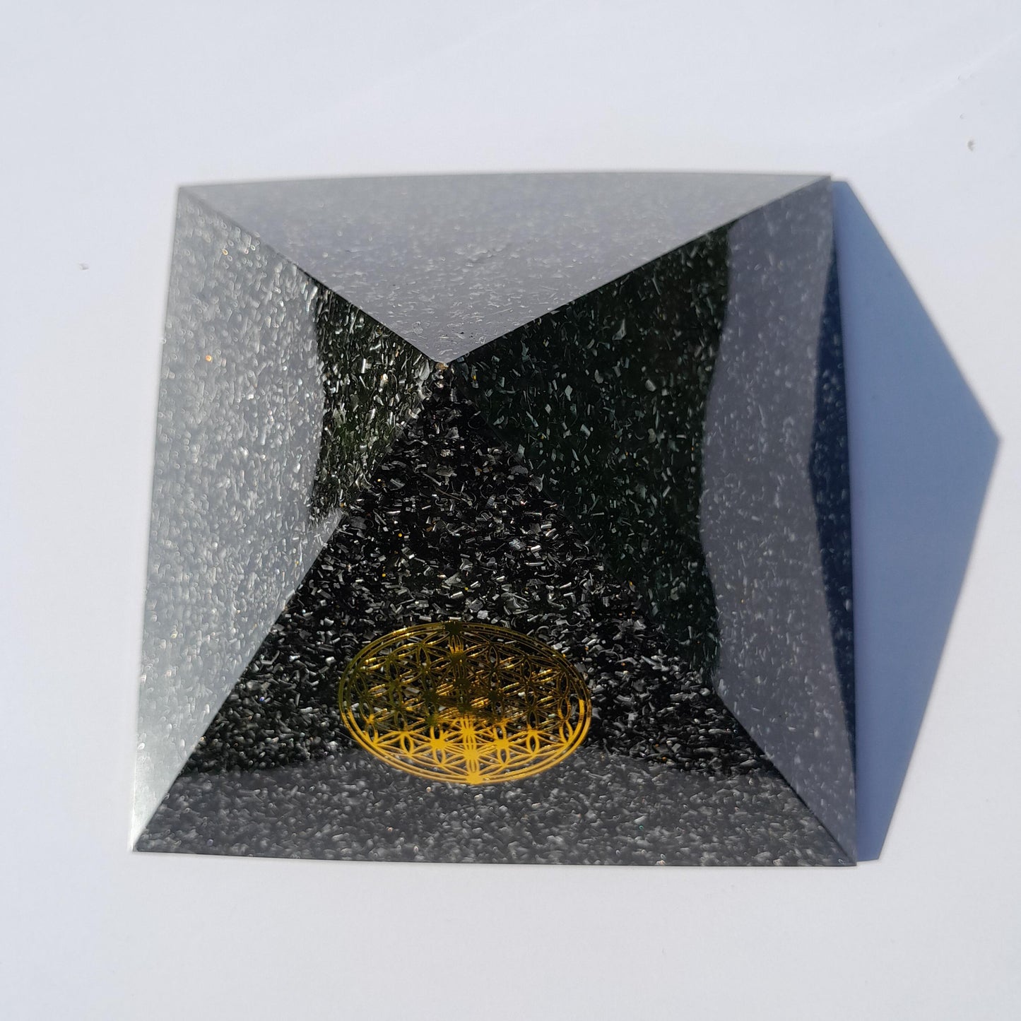 Pirámide Orgonita Flor de la Vida con Shungita- 120mm Base- Energía Positiva, Protección y Decoración Espiritual