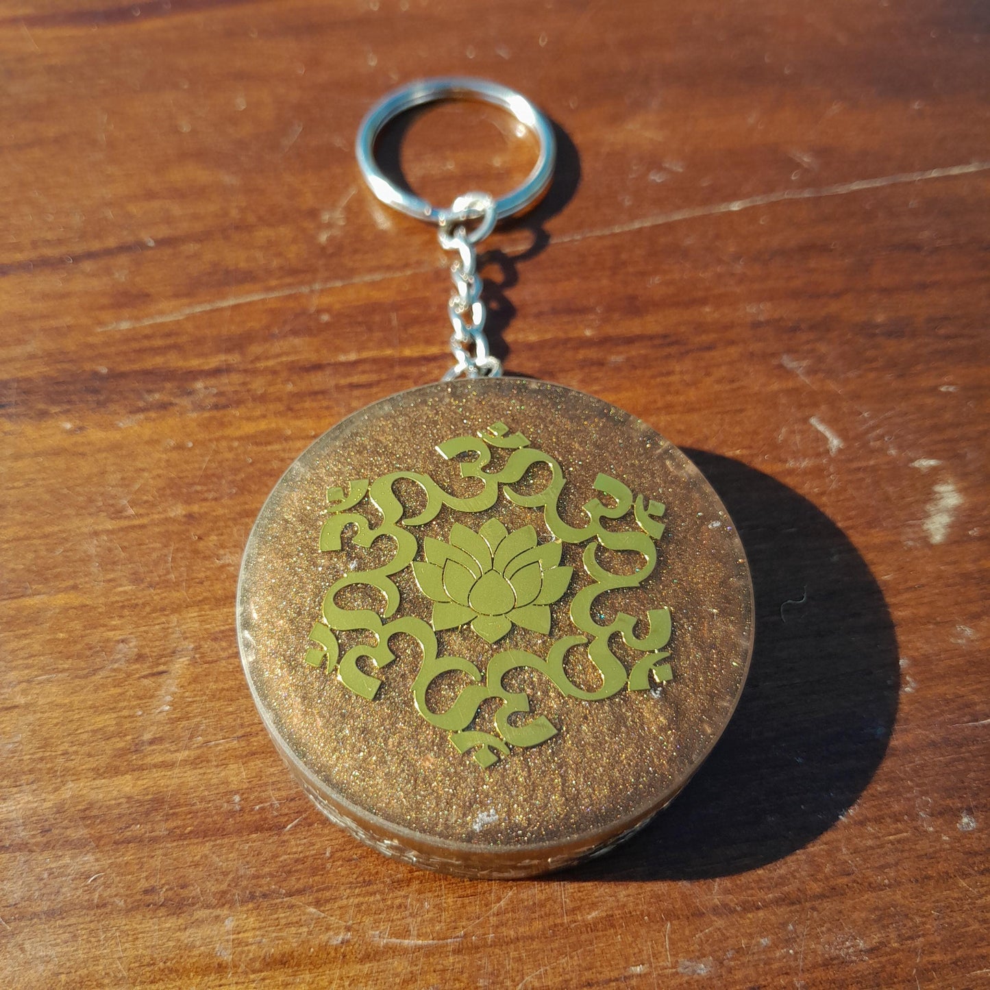 Llavero Orgonita Flor de Loto con Shunguita - Protector 5G EMF- Amuleto Espiritual Energetico