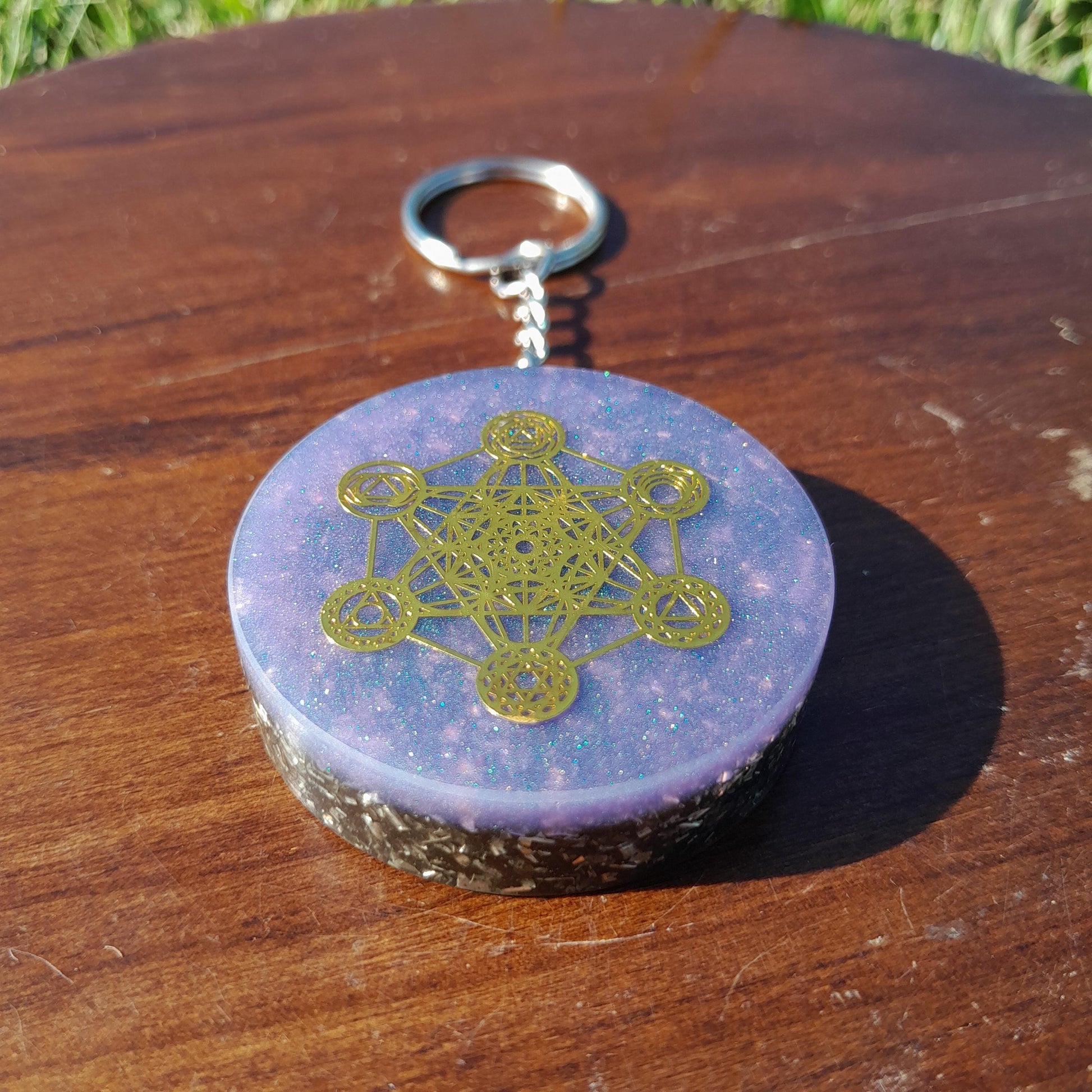 Llavero Orgonita Violeta Cubo de Metatron con Shunguita - Orgone Keychain, Amuleto Espiritual para Equilibrio y Energía