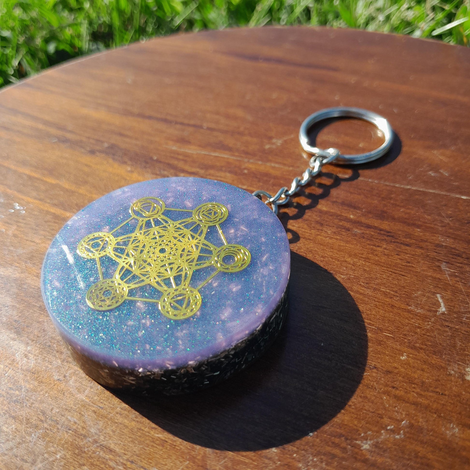 Llavero Orgonita Violeta Cubo de Metatron con Shunguita - Orgone Keychain, Amuleto Espiritual para Equilibrio y Energía