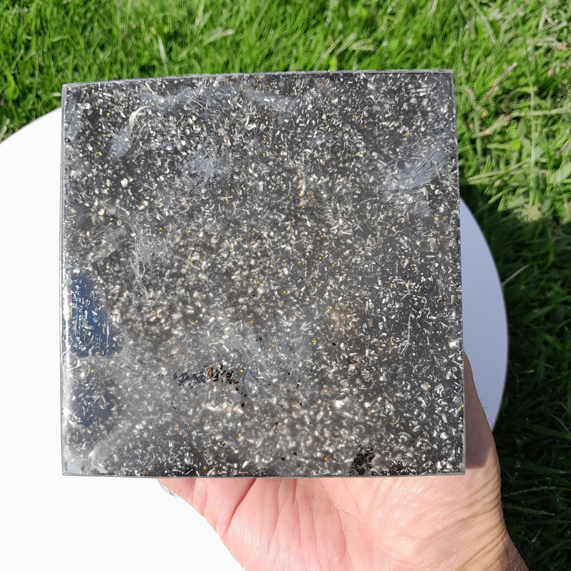 Pirámide Orgonita Flor de la Vida con Shungita- 120mm Base- Energía Positiva, Protección y Decoración Espiritual