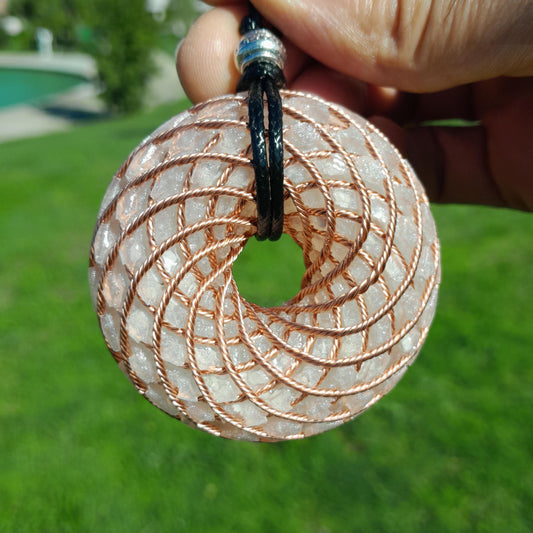 Bobina Rodin con Howlita y Cuarzo Cristal- 62mm- Generador de Ondas de Vórtice