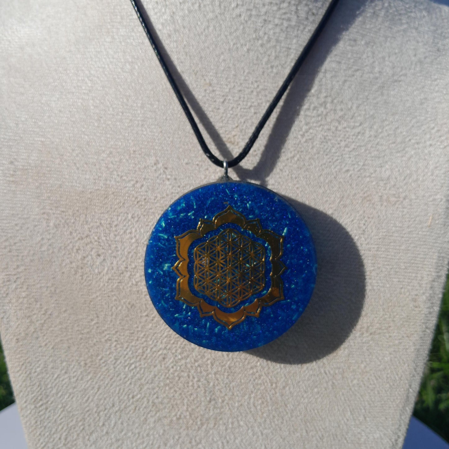Colgante Orgonita Flor de Loto Azul | Shungita- Protección 5G, EMF, Energía Orgone, Hecho a Mano