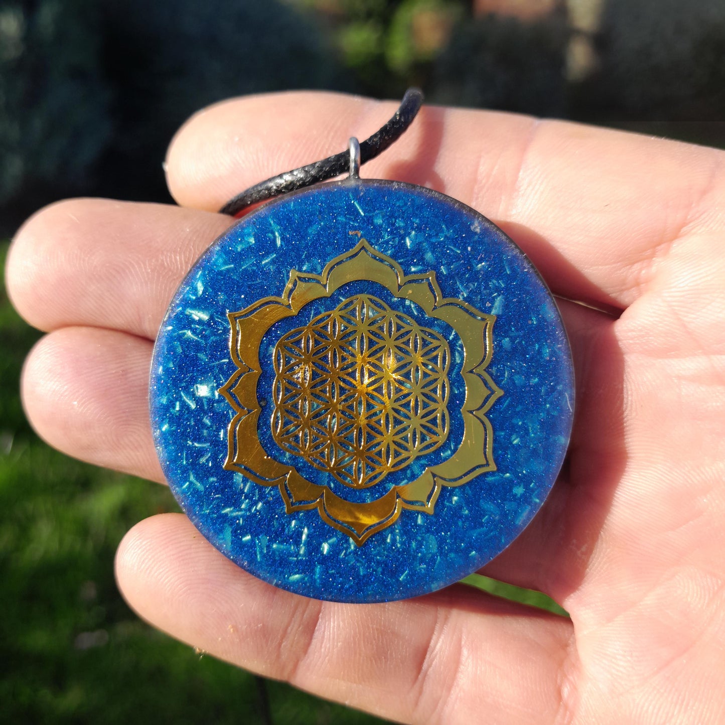 Colgante Orgonita Flor de Loto Azul | Shungita- Protección 5G, EMF, Energía Orgone, Hecho a Mano