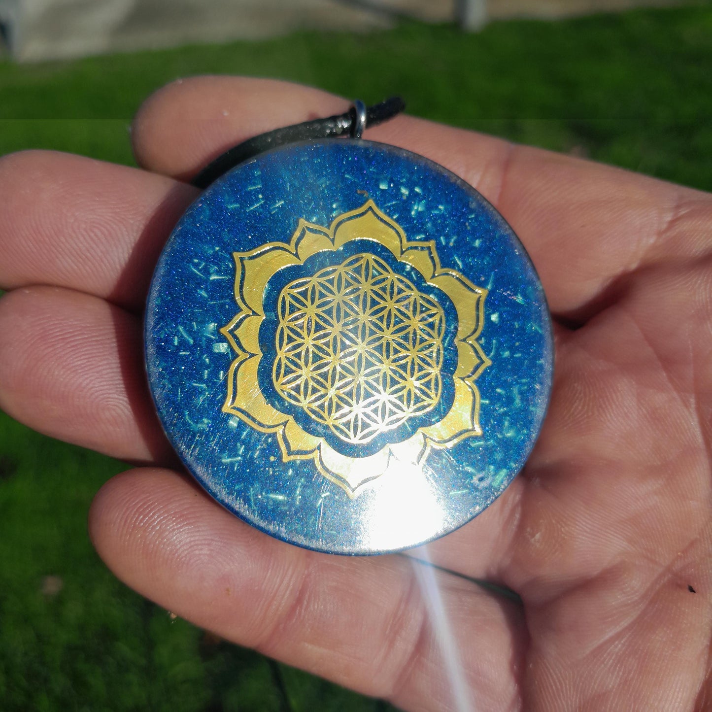 Colgante Orgonita Flor de Loto Azul | Shungita- Protección 5G, EMF, Energía Orgone, Hecho a Mano