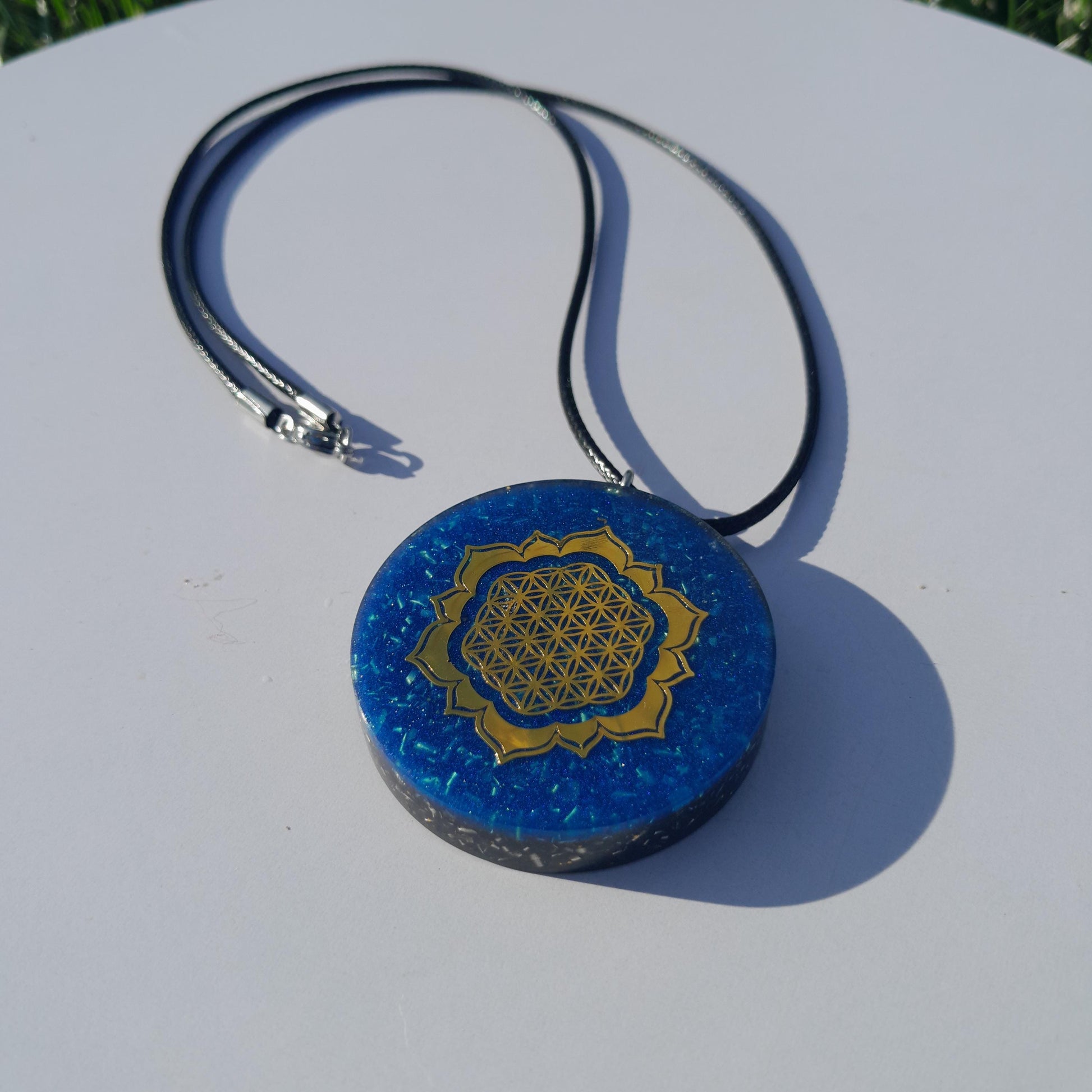 Colgante Orgonita Flor de Loto Azul | Shungita- Protección 5G, EMF, Energía Orgone, Hecho a Mano