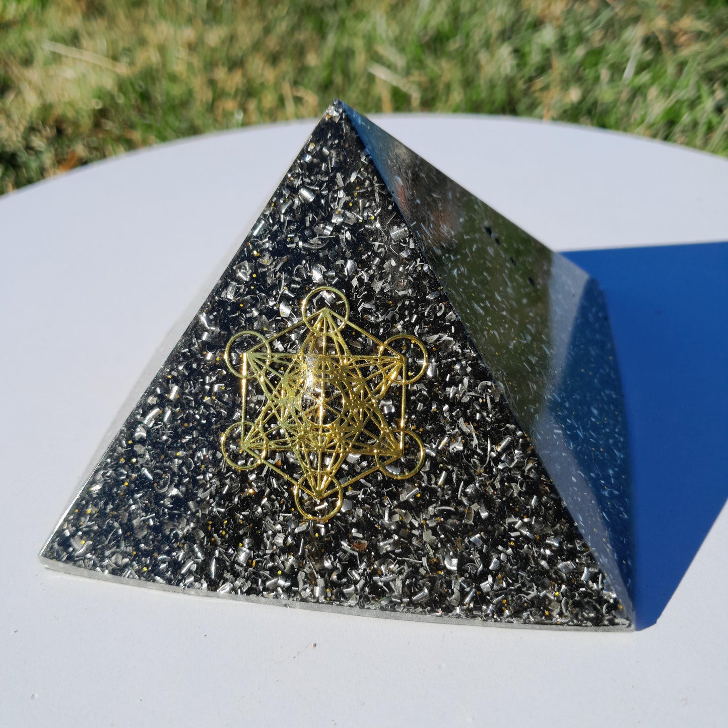 Pirámide Orgonita Cubo de Metatron con Shungit- 90mm de Base