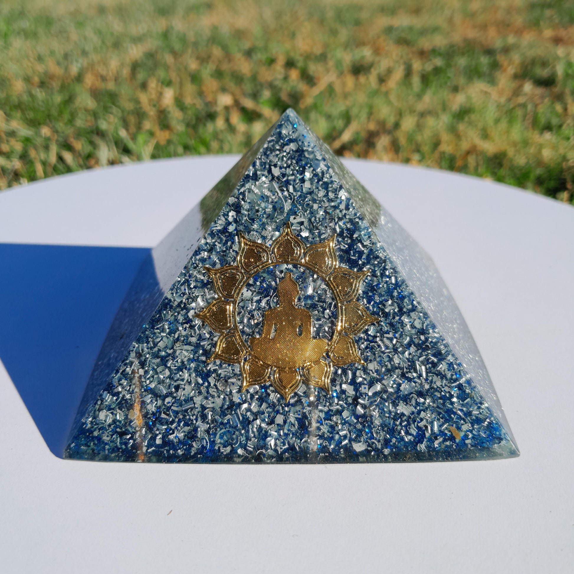 Pirámide Orgonita Buda Azul- 90mm de Base- Dispositivo Energético Hecho a Mano