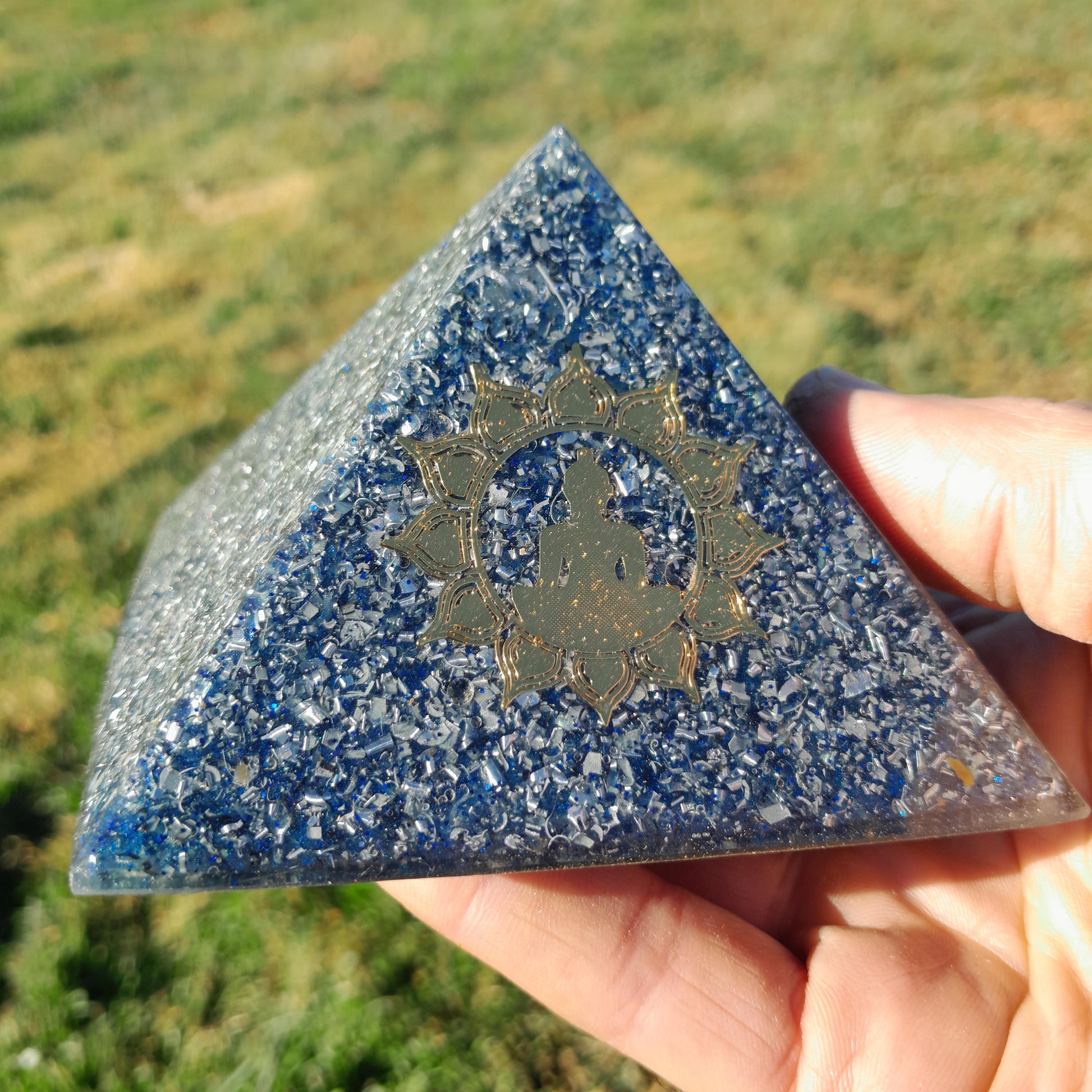 Pirámide Orgonita Buda Azul- 90mm de Base- Dispositivo Energético Hecho a Mano