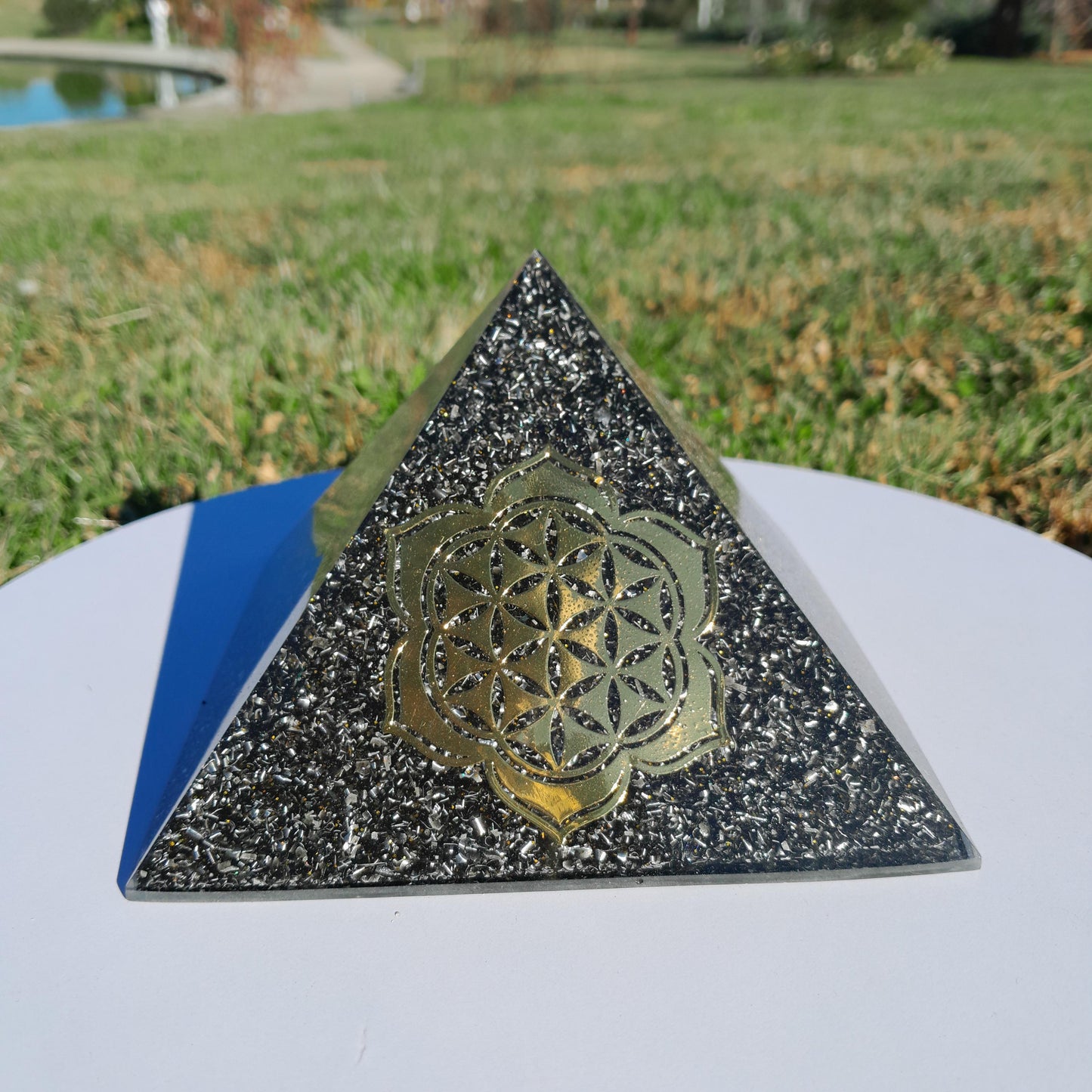 Pirámide Orgonita Flor de Loto con Flor de la Vida con Shungita- 140mm de Base- Orgone Pyramid