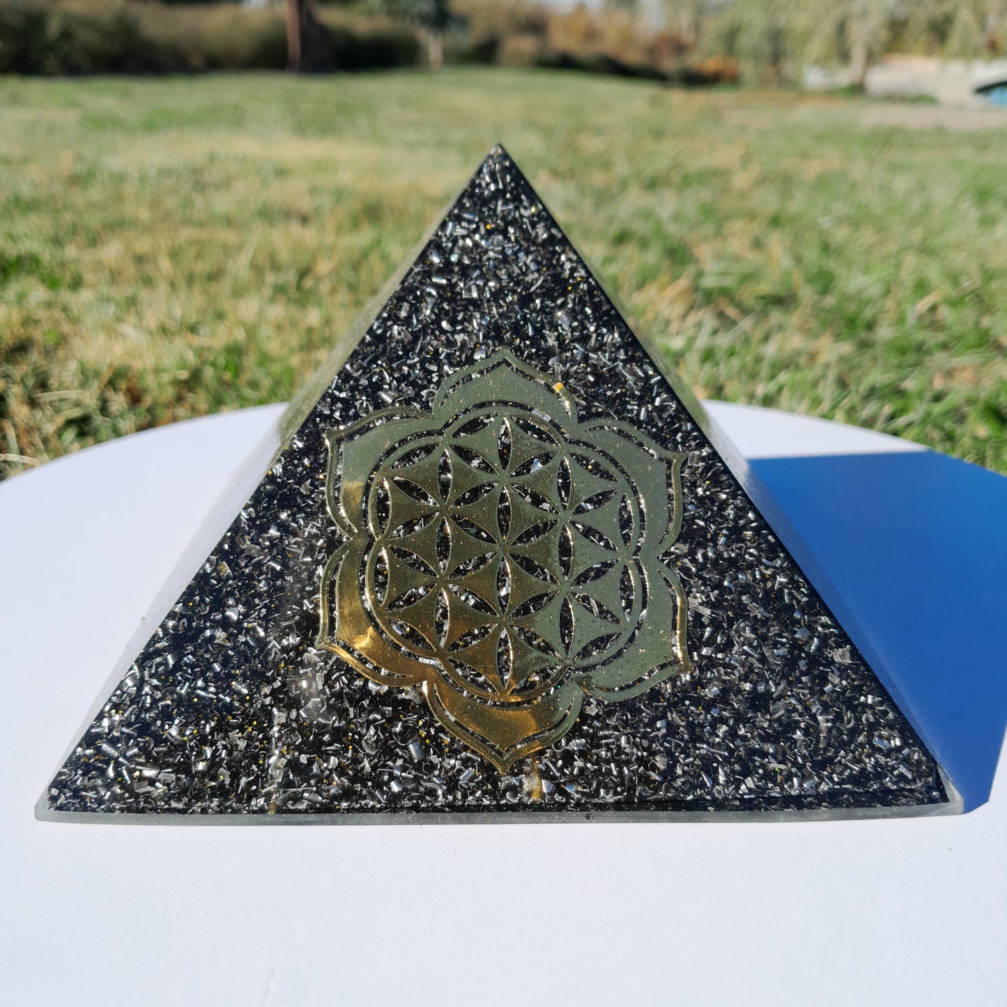 Pirámide Orgonita Flor de Loto con Flor de la Vida con Shungita- 140mm de Base- Orgone Pyramid