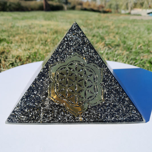 Pirámide Orgonita Flor de Loto con Flor de la Vida con Shungita- 140mm de Base- Orgone Pyramid