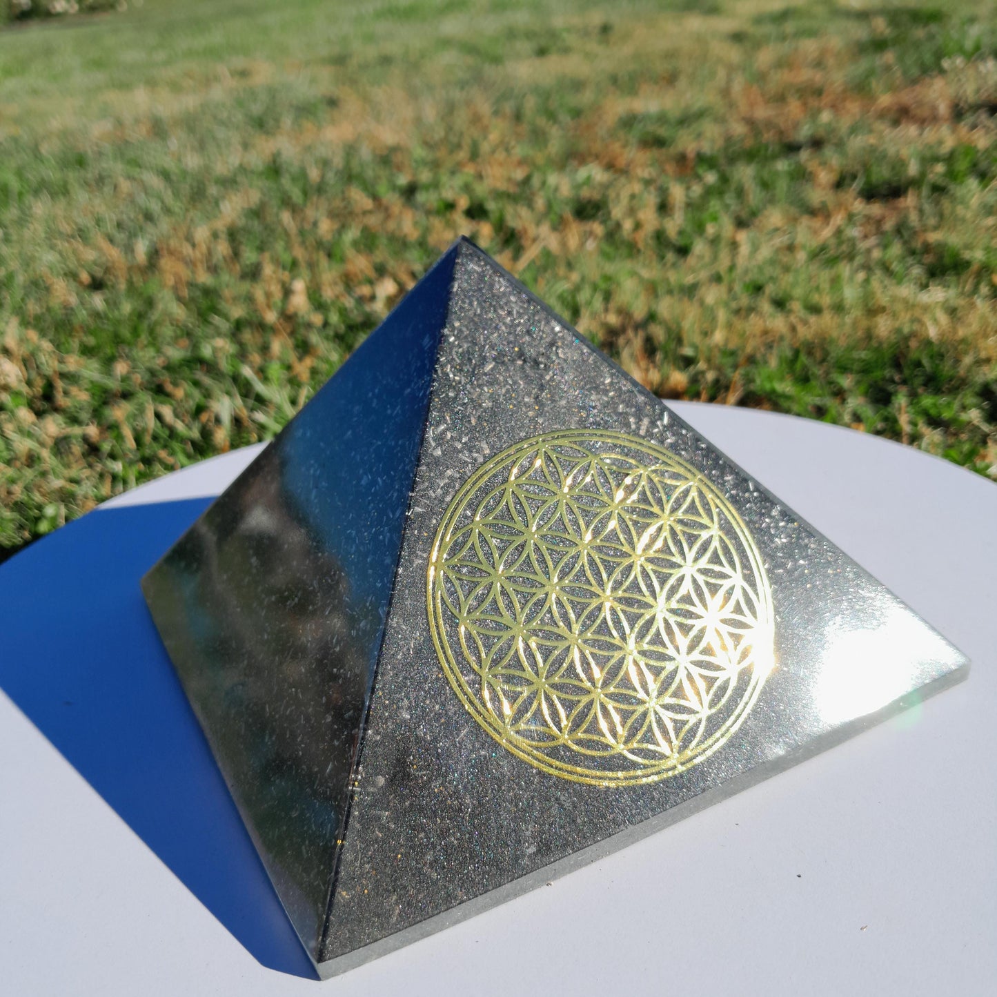 Pirámide Orgonita Flor de la Vida con Shungita- 140mm de Base- Orgone Pyramid