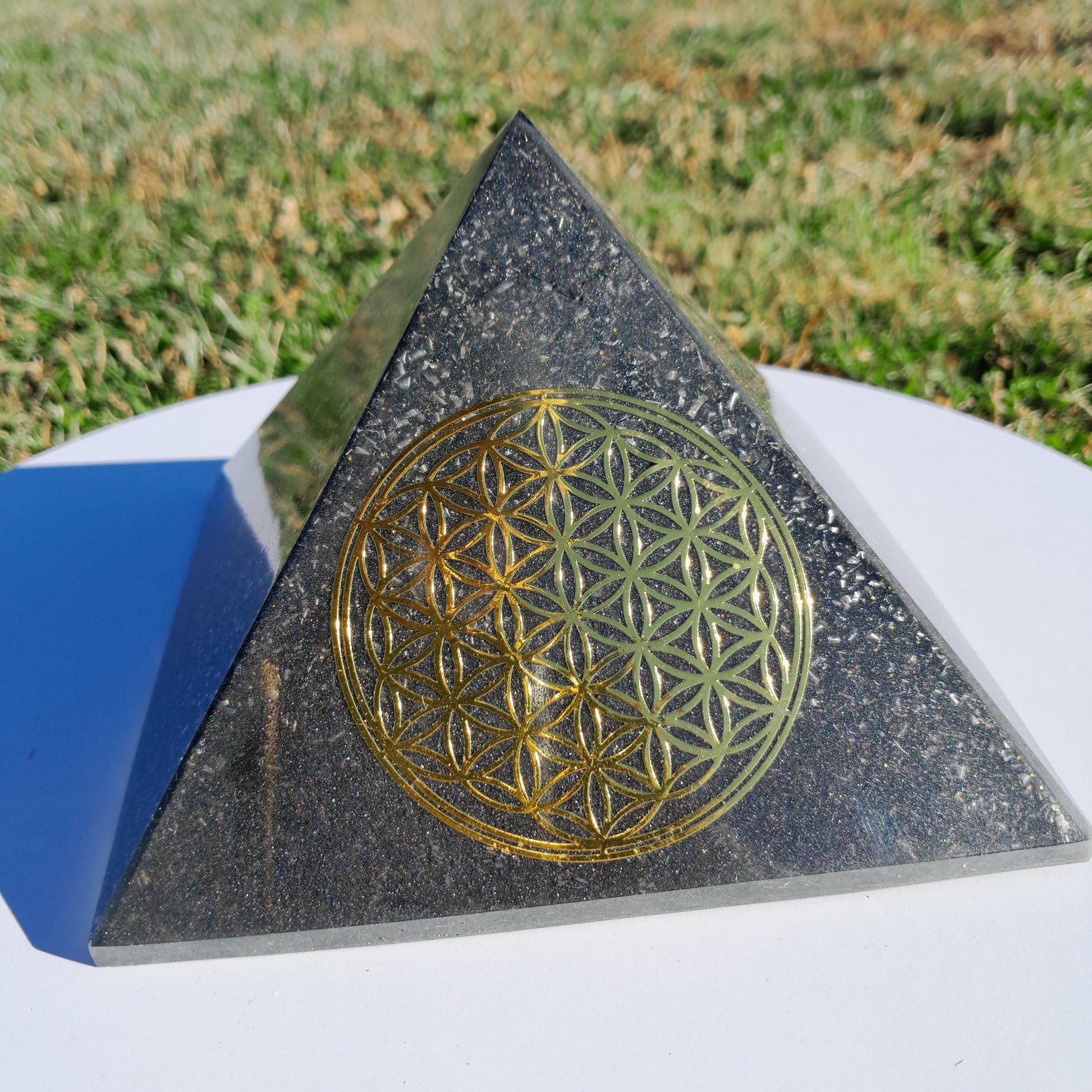 Pirámide Orgonita Flor de la Vida con Shungita- 140mm de Base- Orgone Pyramid