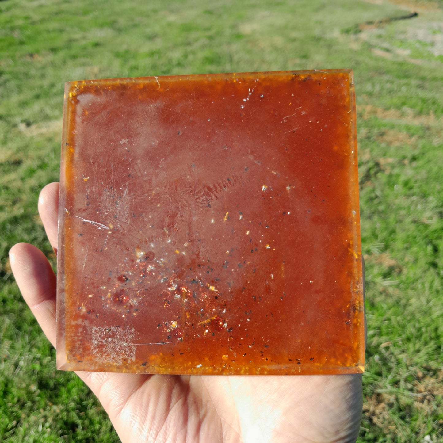 Pirámide Orgonita Flor de la Vida- 120mm Base | Energía Positiva, Protección y Decoración Espiritual