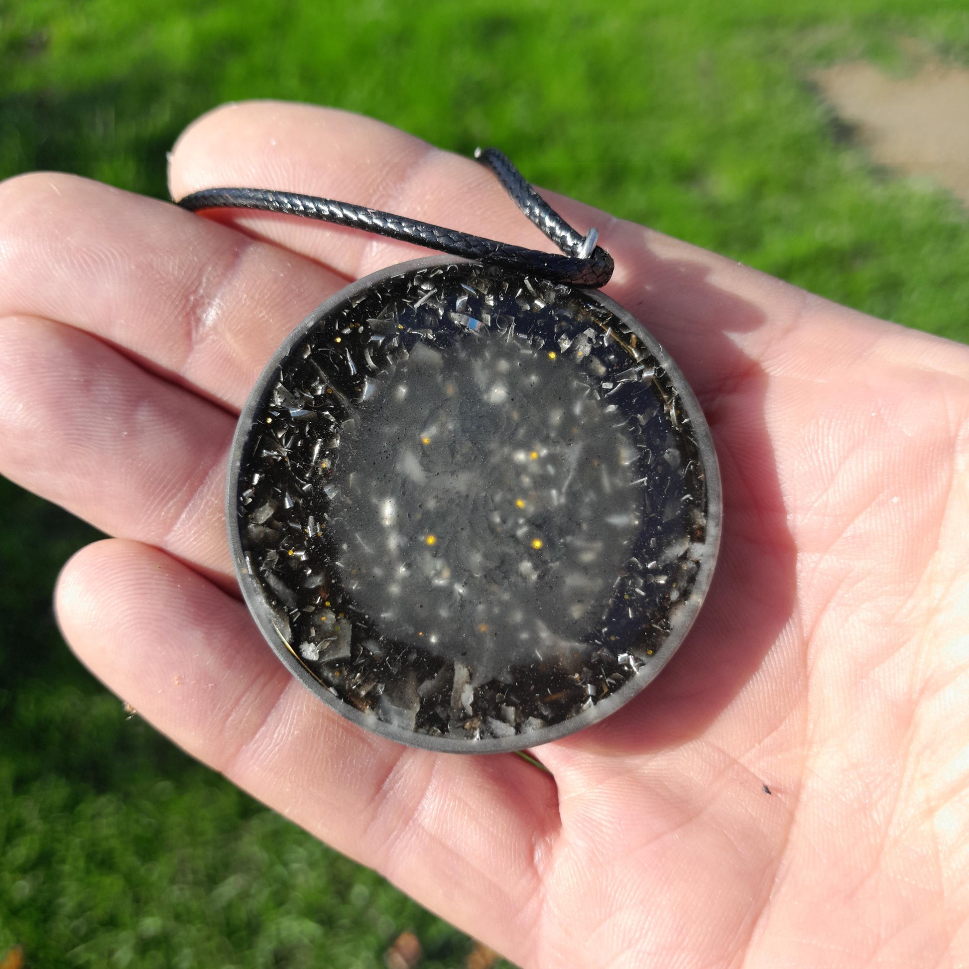 Colgante Orgonita Flor de Loto Azul | Shungita- Protección 5G, EMF, Energía Orgone, Hecho a Mano