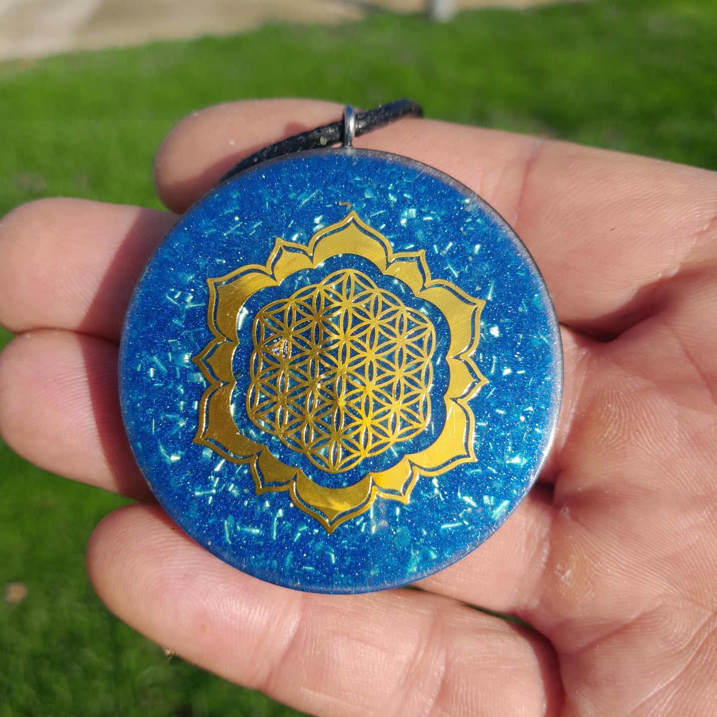 Colgante Orgonita Flor de Loto Azul | Shungita- Protección 5G, EMF, Energía Orgone, Hecho a Mano