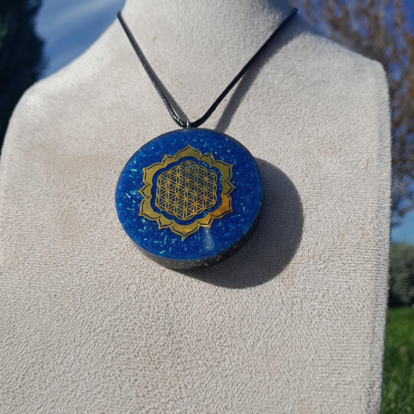 Colgante Orgonita Flor de Loto Azul | Shungita- Protección 5G, EMF, Energía Orgone, Hecho a Mano