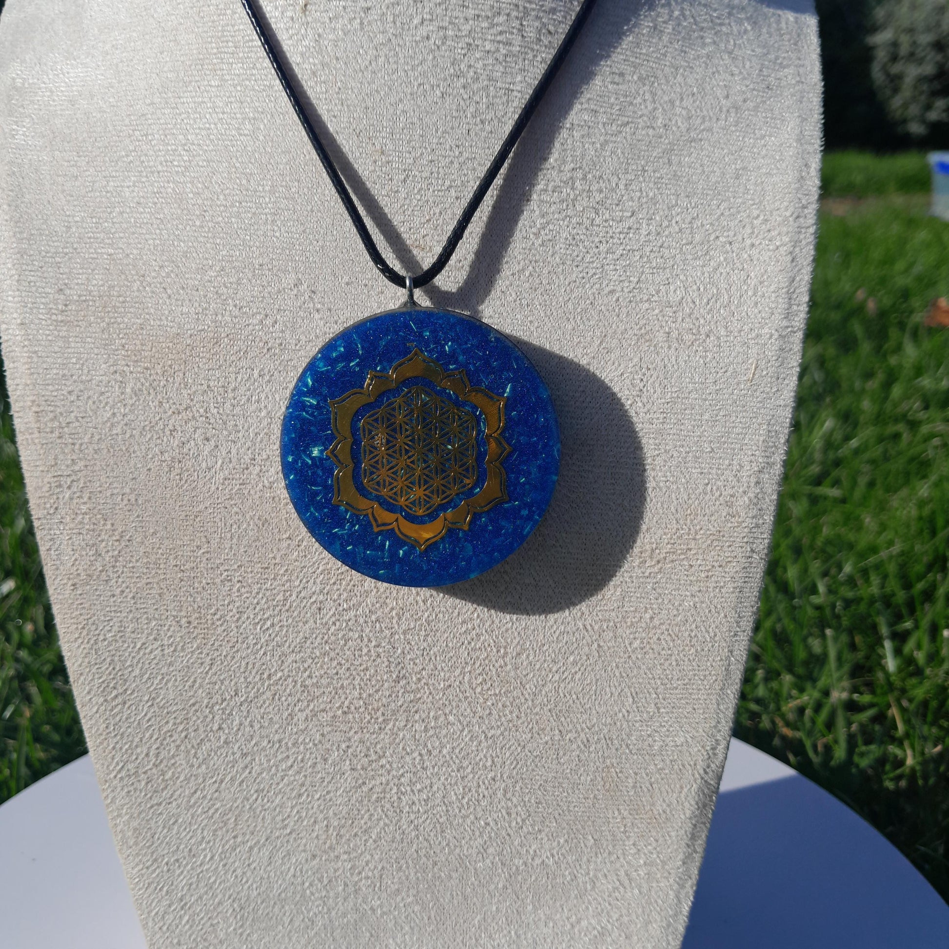 Colgante Orgonita Flor de Loto Azul | Shungita- Protección 5G, EMF, Energía Orgone, Hecho a Mano