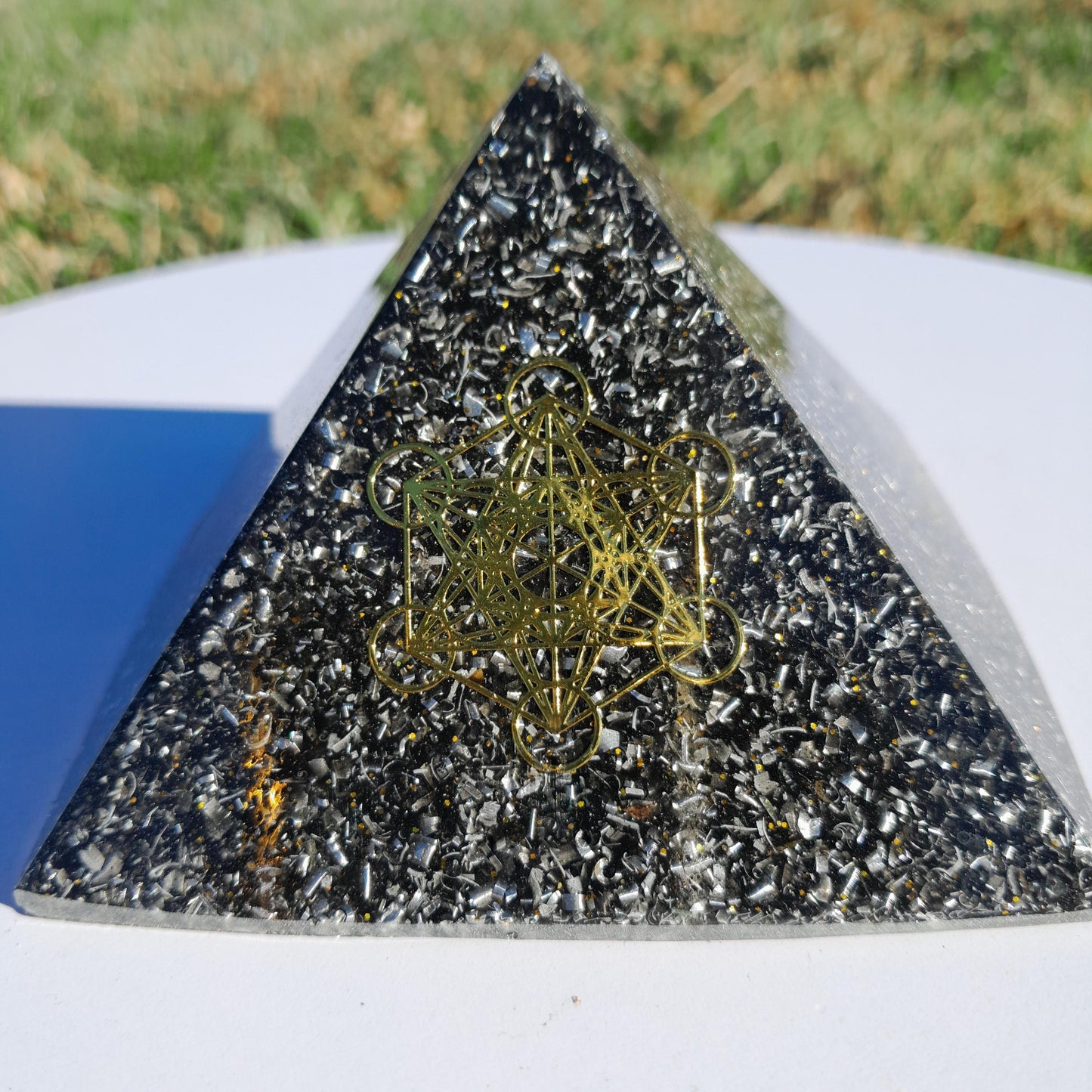 Pirámide Orgonita Cubo de Metatron con Shungit- 90mm de Base