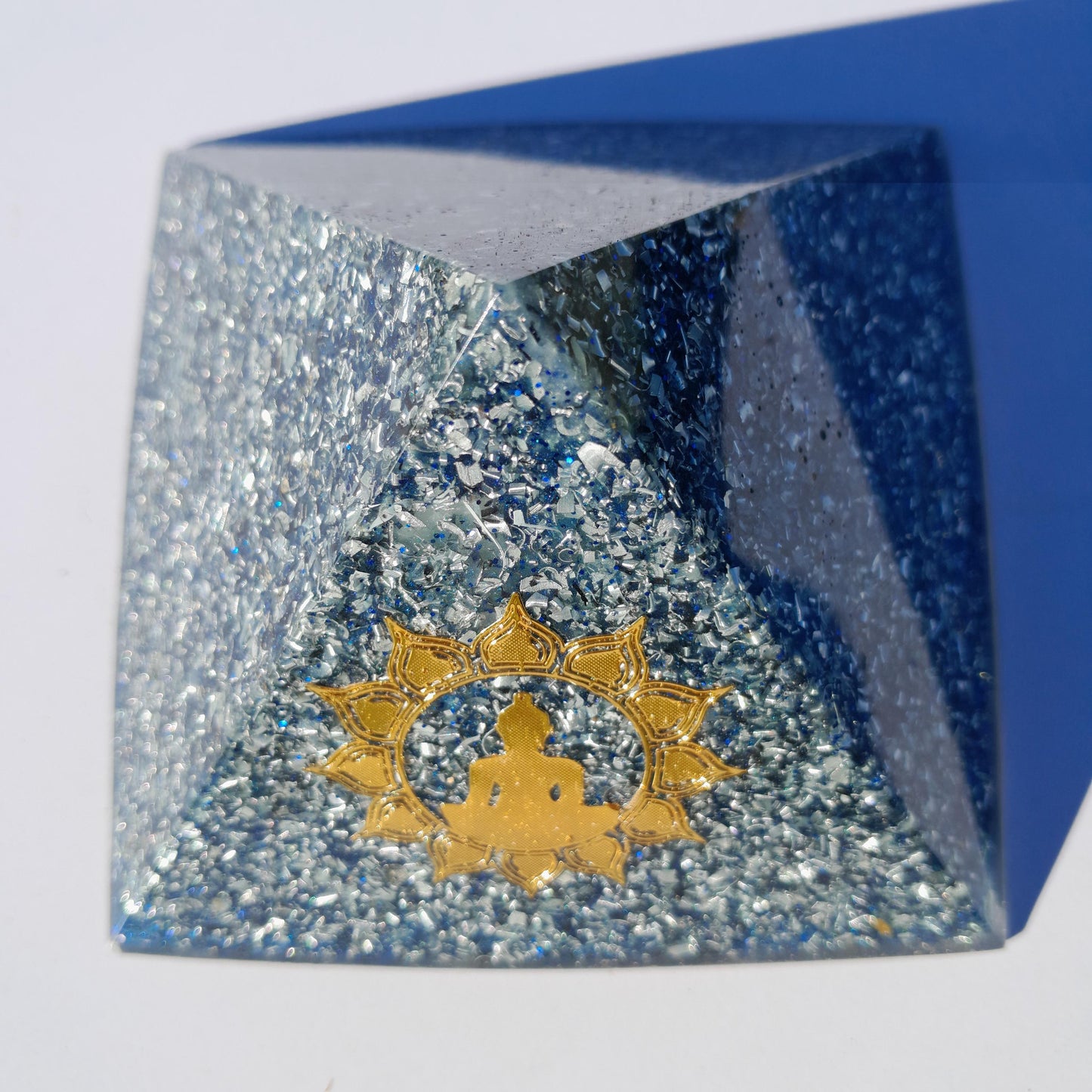 Pirámide Orgonita Buda Azul- 90mm de Base- Dispositivo Energético Hecho a Mano