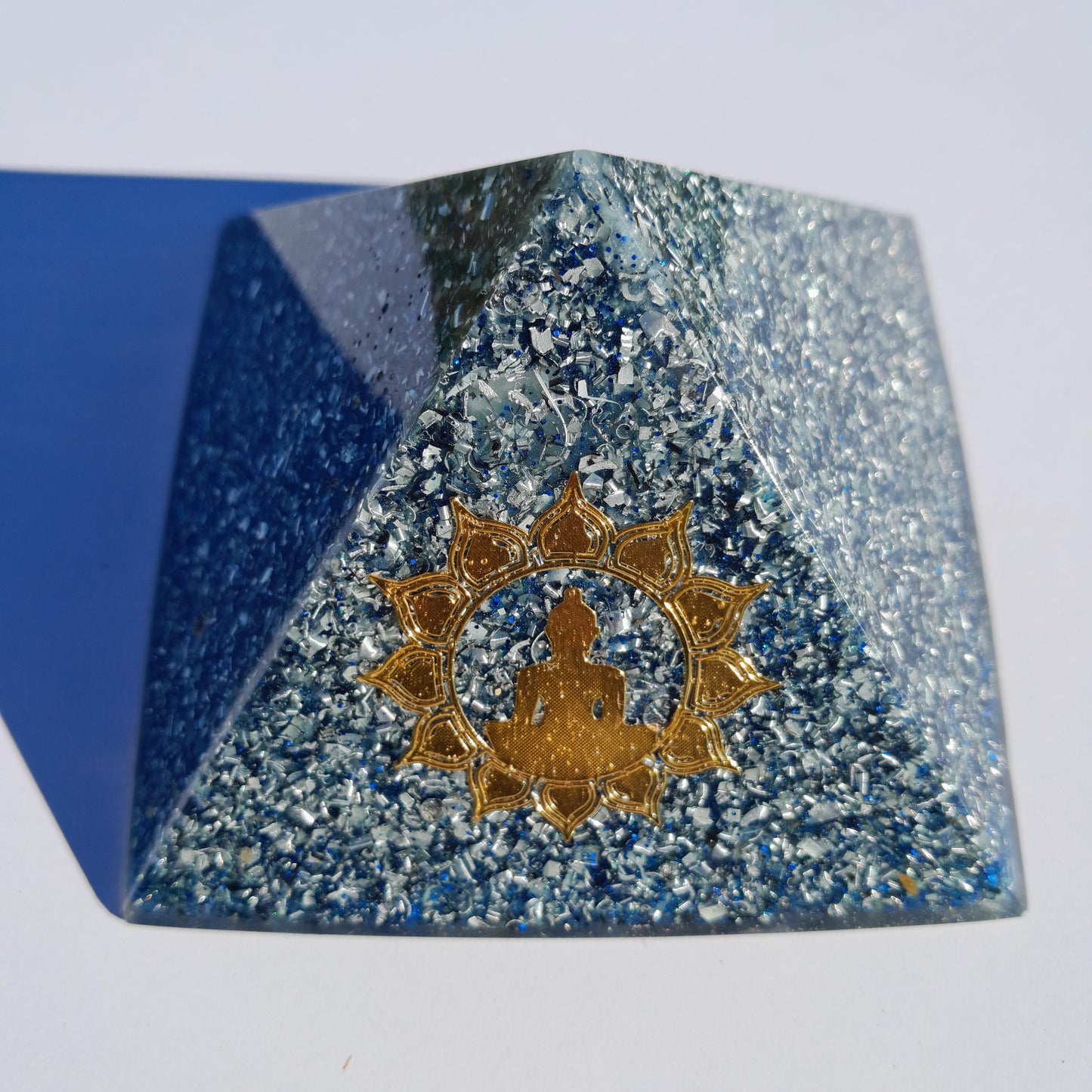 Pirámide Orgonita Buda Azul- 90mm de Base- Dispositivo Energético Hecho a Mano