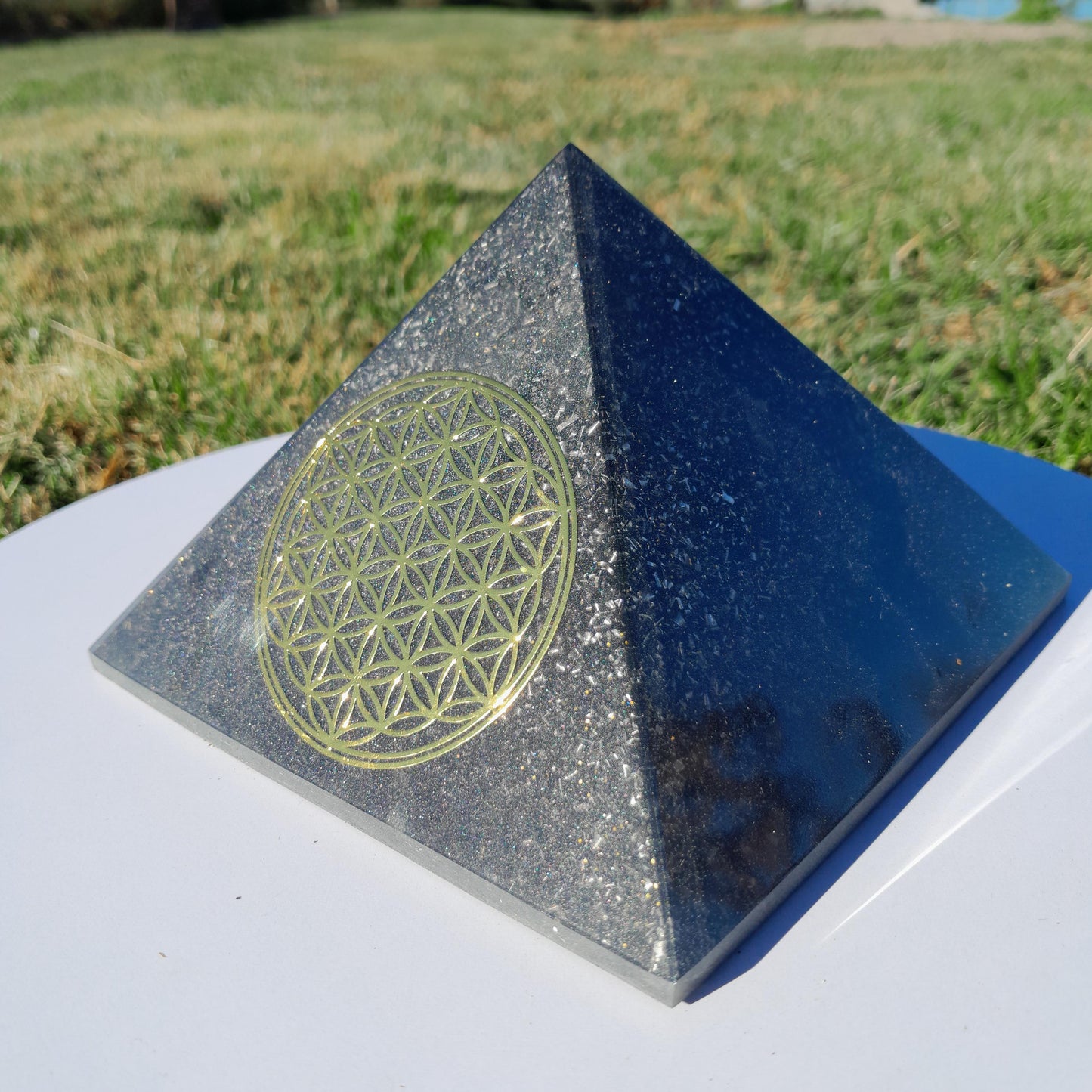 Pirámide Orgonita Flor de la Vida con Shungita- 140mm de Base- Orgone Pyramid