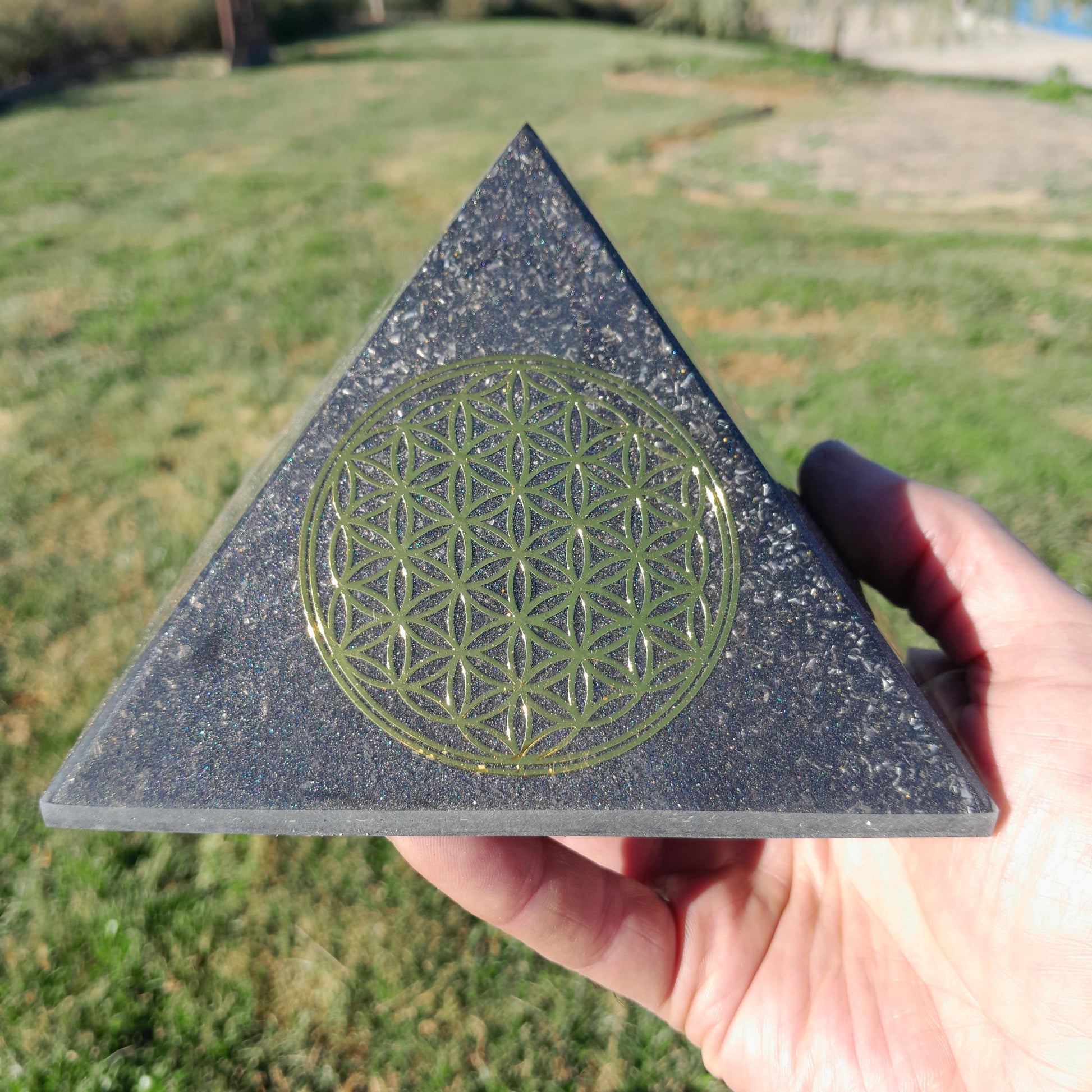 Pirámide Orgonita Flor de la Vida con Shungita- 140mm de Base- Orgone Pyramid