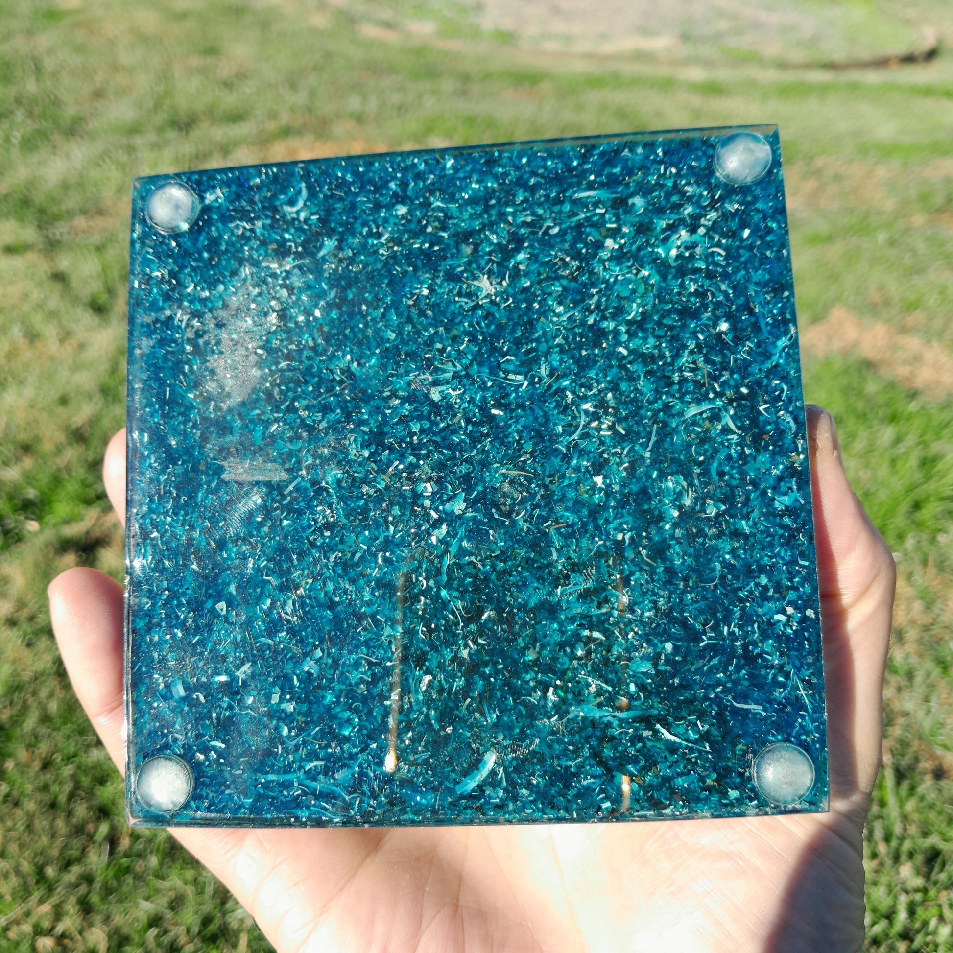 Pirámide Orgonita Ying Yang Azul 120mm Base | Energía Positiva, Protección y Decoración Espiritual