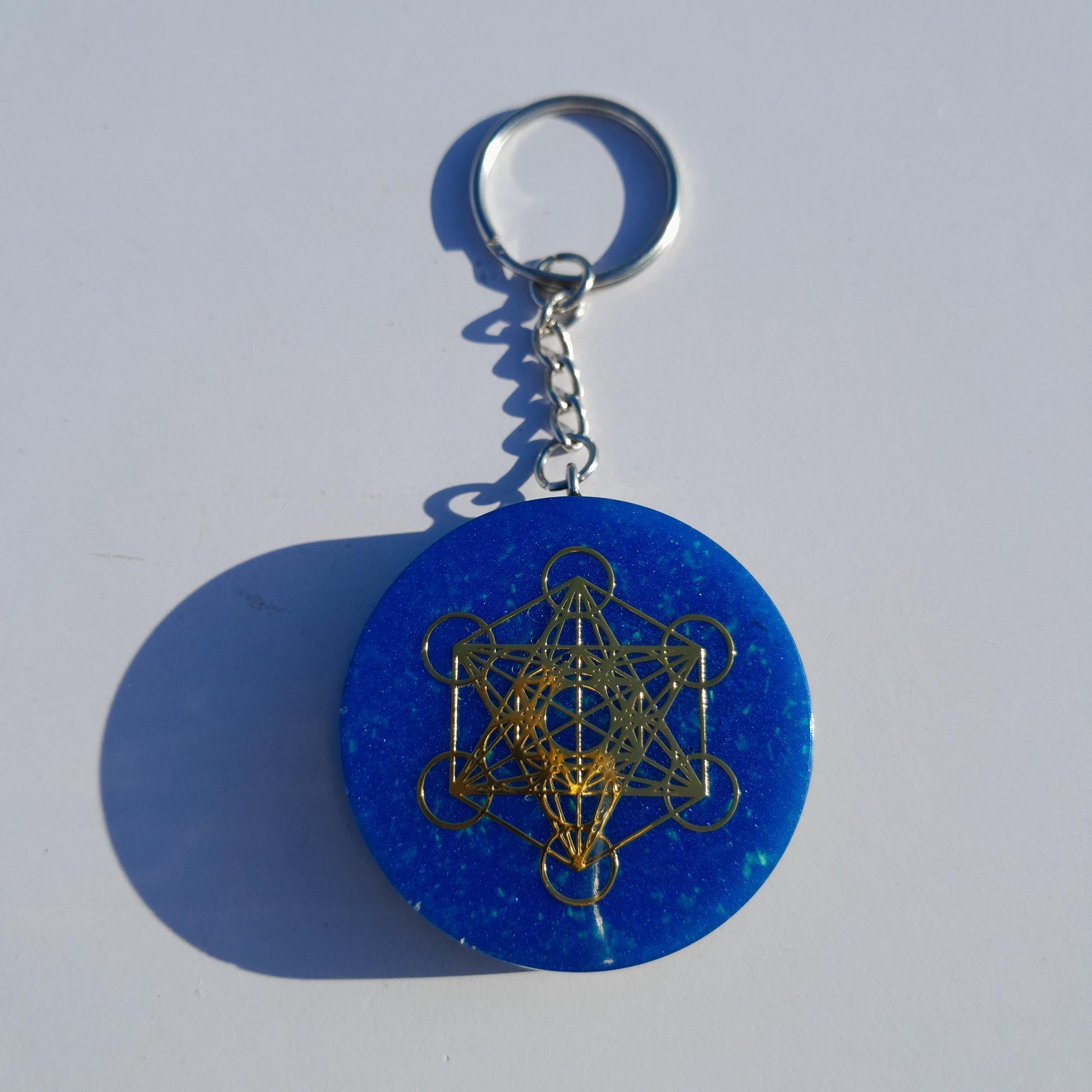 Llavero Orgonita con Flor de la Vida y Flor de Loto Azul, Shunguita- Protección Energética, Amuleto Espiritual Hecho a Mano