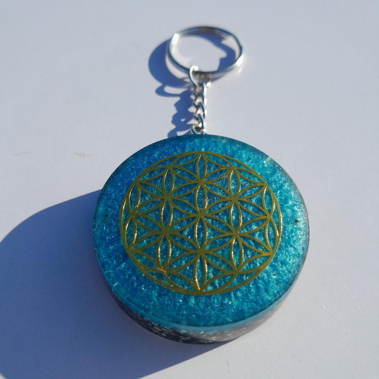 Llavero Orgonita Flor de la Vida Azul Cielo con Shungita - Protector Energético 5G, Amuleto Espiritual Hecho a Mano