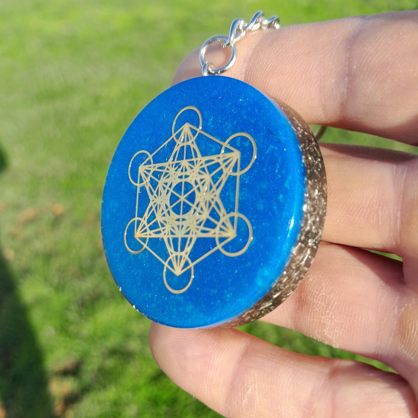 Llavero Orgonita con Flor de la Vida y Flor de Loto Azul, Shunguita- Protección Energética, Amuleto Espiritual Hecho a Mano