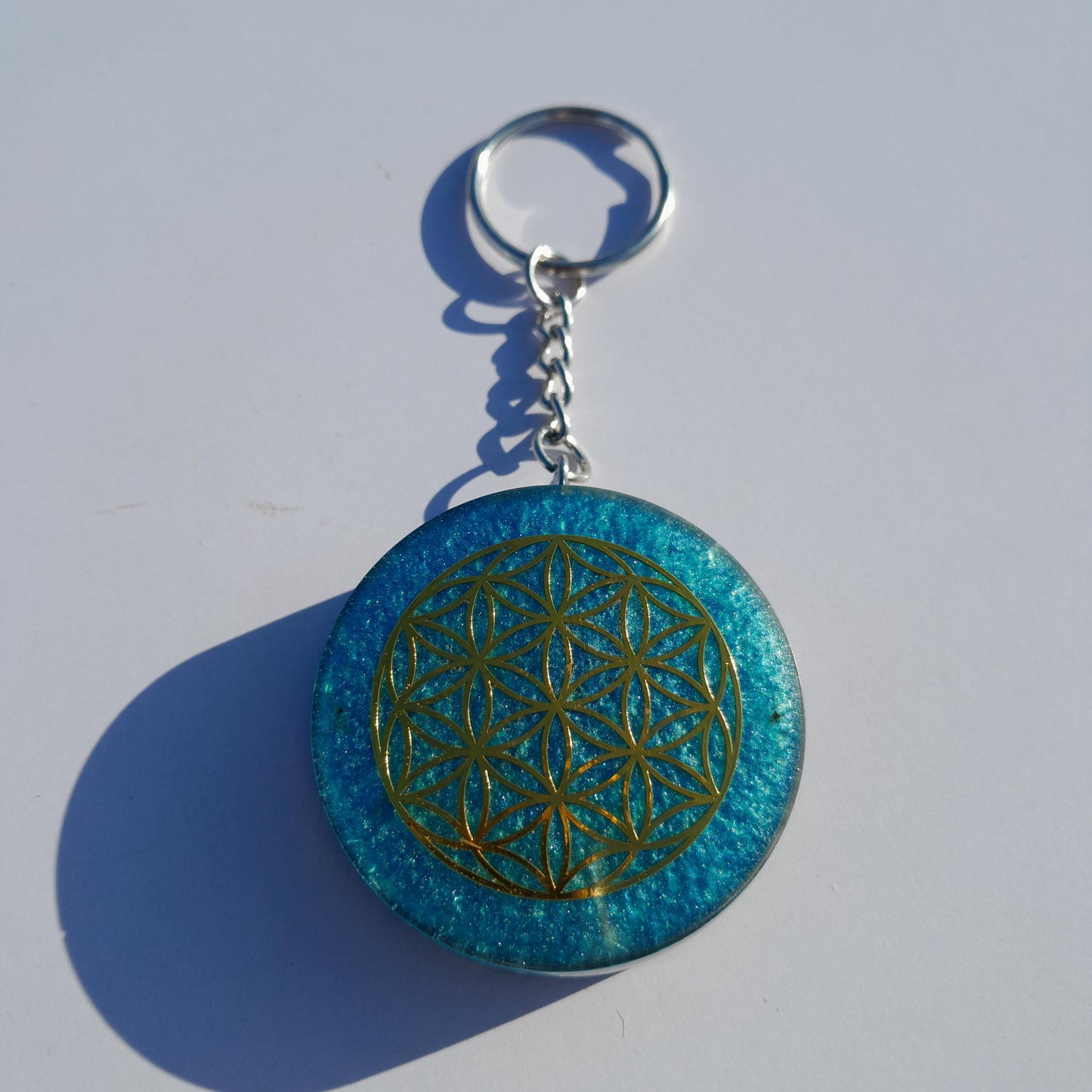 Llavero Orgonita Flor de la Vida Azul Cielo con Shungita - Protector Energético 5G, Amuleto Espiritual Hecho a Mano