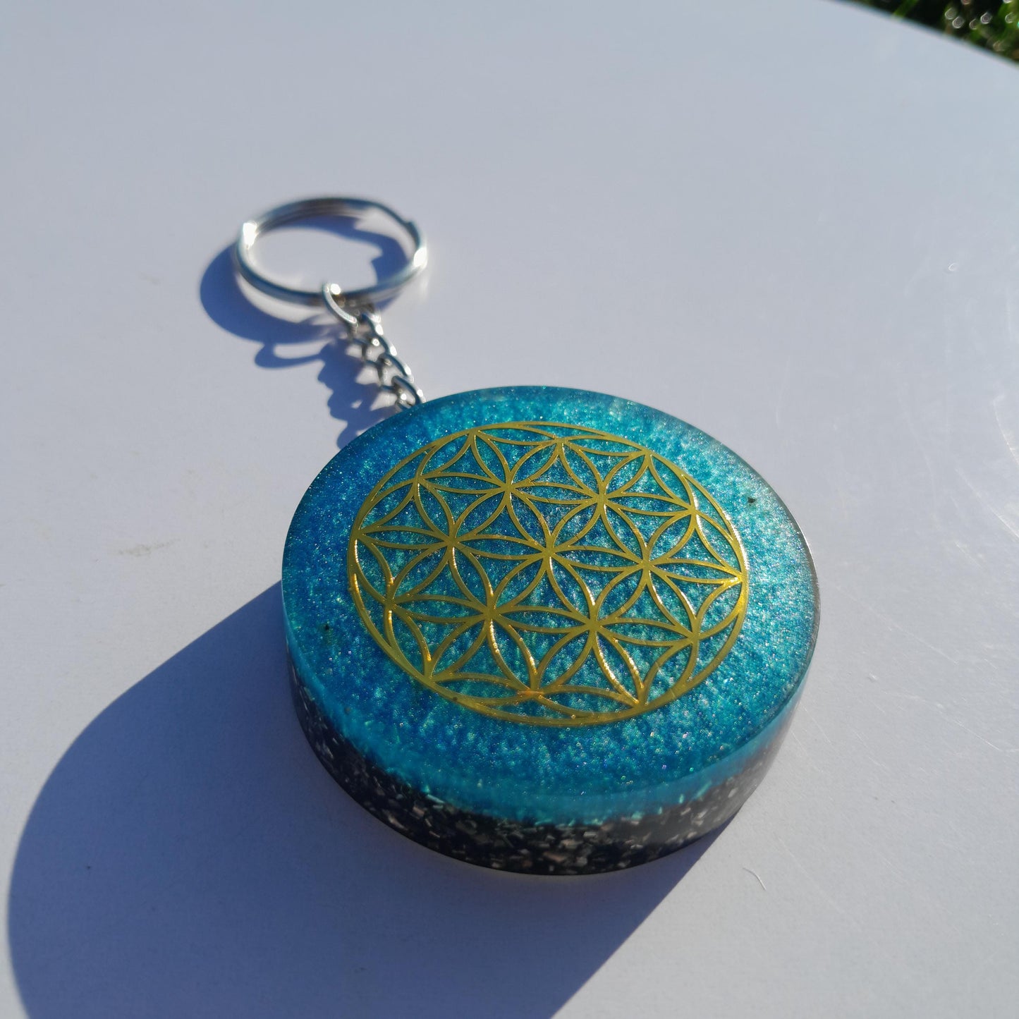 Llavero Orgonita Flor de la Vida Azul Cielo con Shungita - Protector Energético 5G, Amuleto Espiritual Hecho a Mano