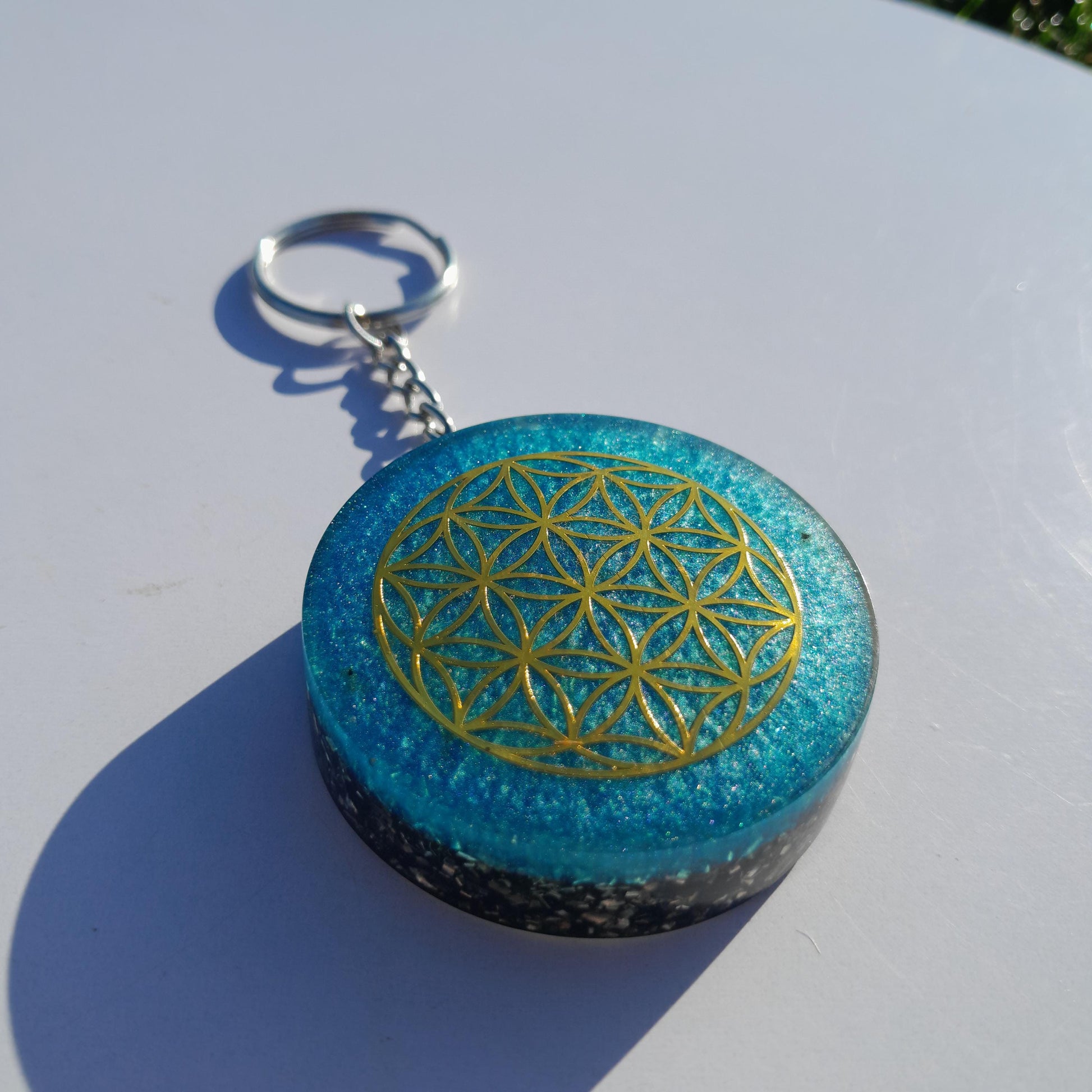 Llavero Orgonita Flor de la Vida Azul Cielo con Shungita - Protector Energético 5G, Amuleto Espiritual Hecho a Mano