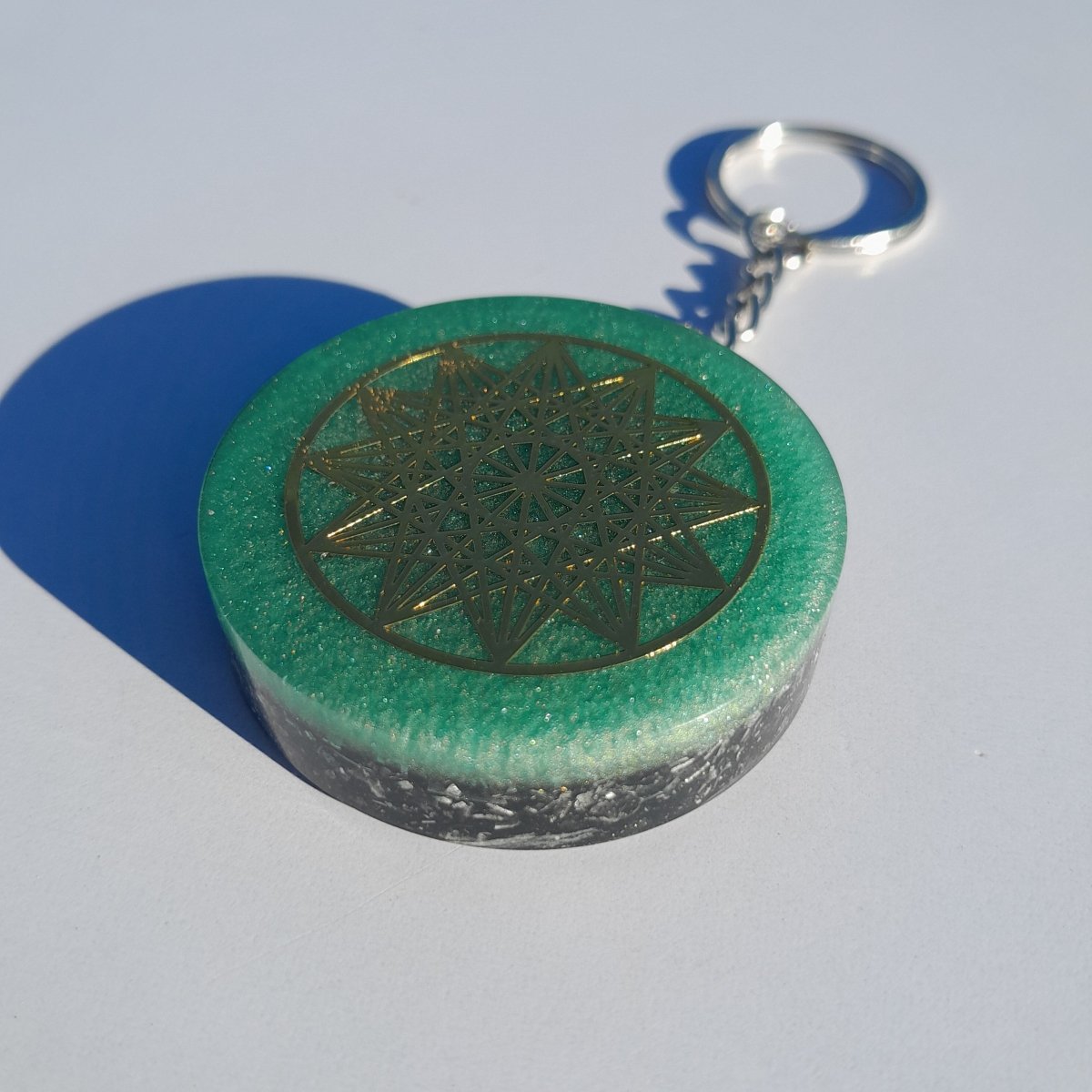 Llavero Orgonita Estrella de 12 Puntas Verde con Shungita - Mundo Orgon LTD