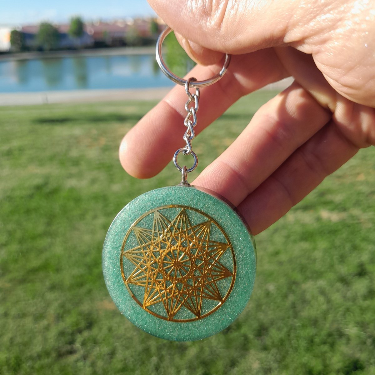 Llavero Orgonita Estrella de 12 Puntas Verde con Shungita - Mundo Orgon LTD