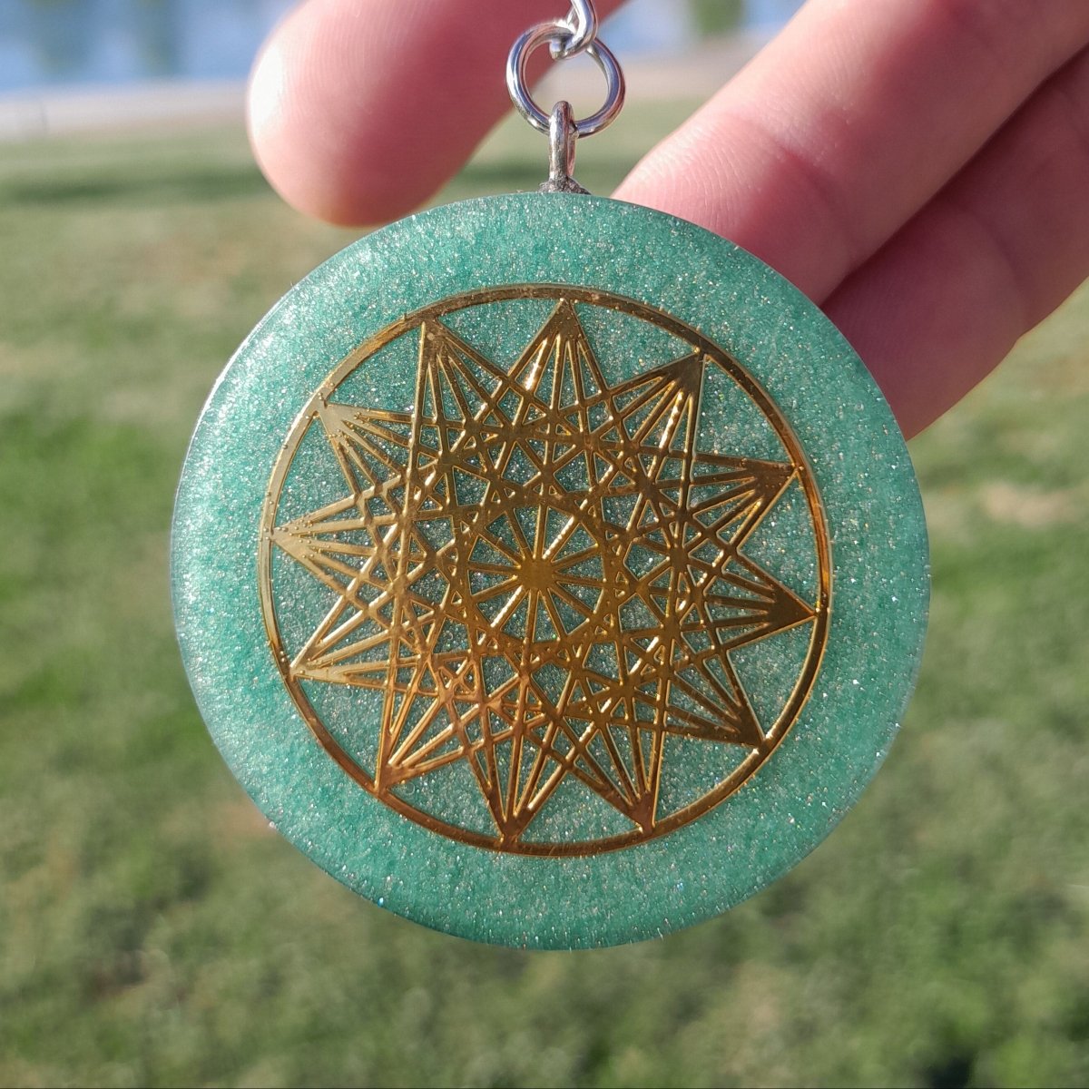 Llavero Orgonita Estrella de 12 Puntas Verde con Shungita - Mundo Orgon LTD