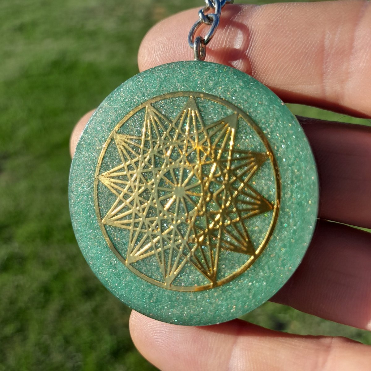 Llavero Orgonita Estrella de 12 Puntas Verde con Shungita - Mundo Orgon LTD